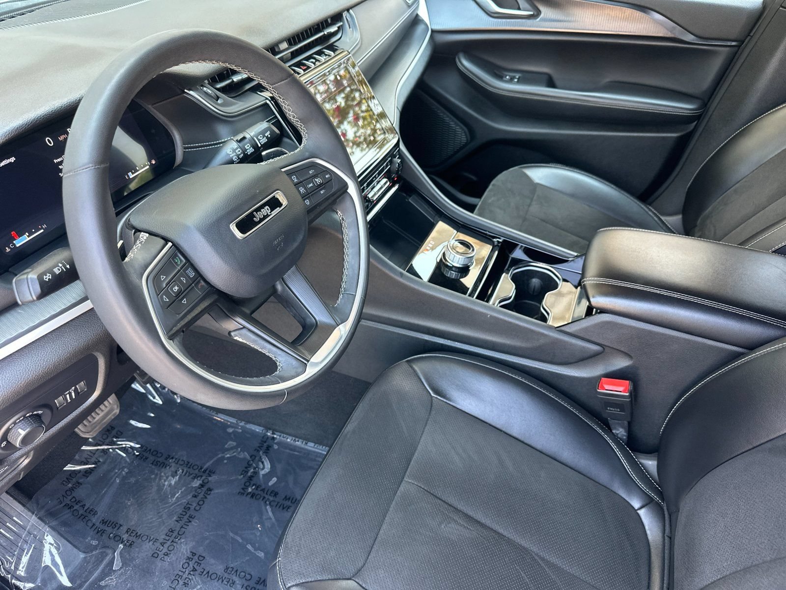 Used 2023 Jeep Grand Cherokee Altitude RWD image 10