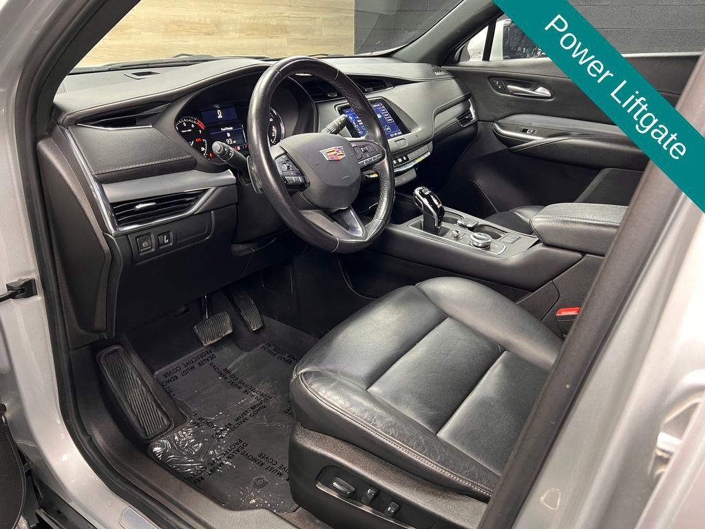 Used 2021 Cadillac XT4 Premium Luxury image 3