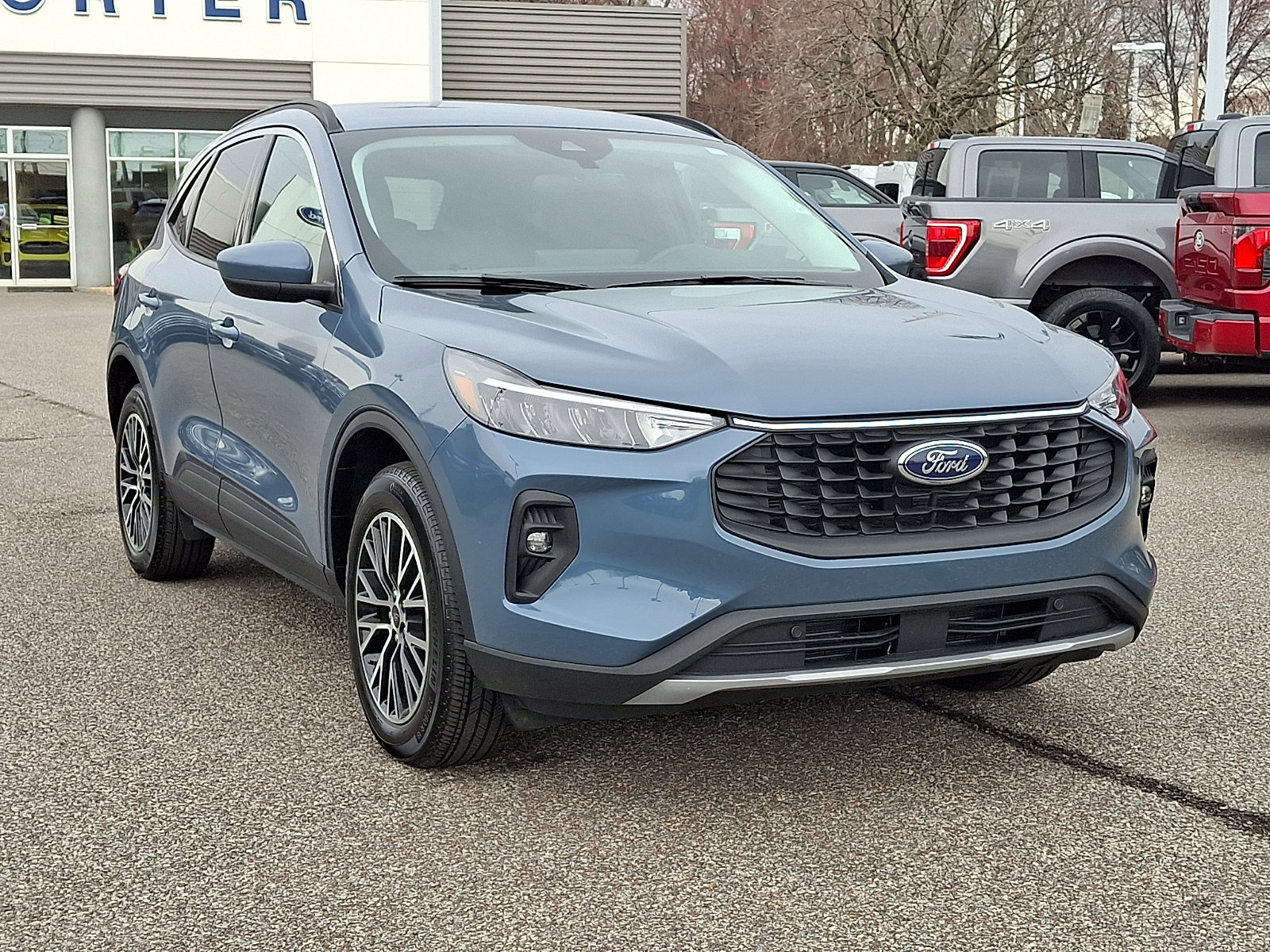 Used 2023 Ford Escape SE image 2