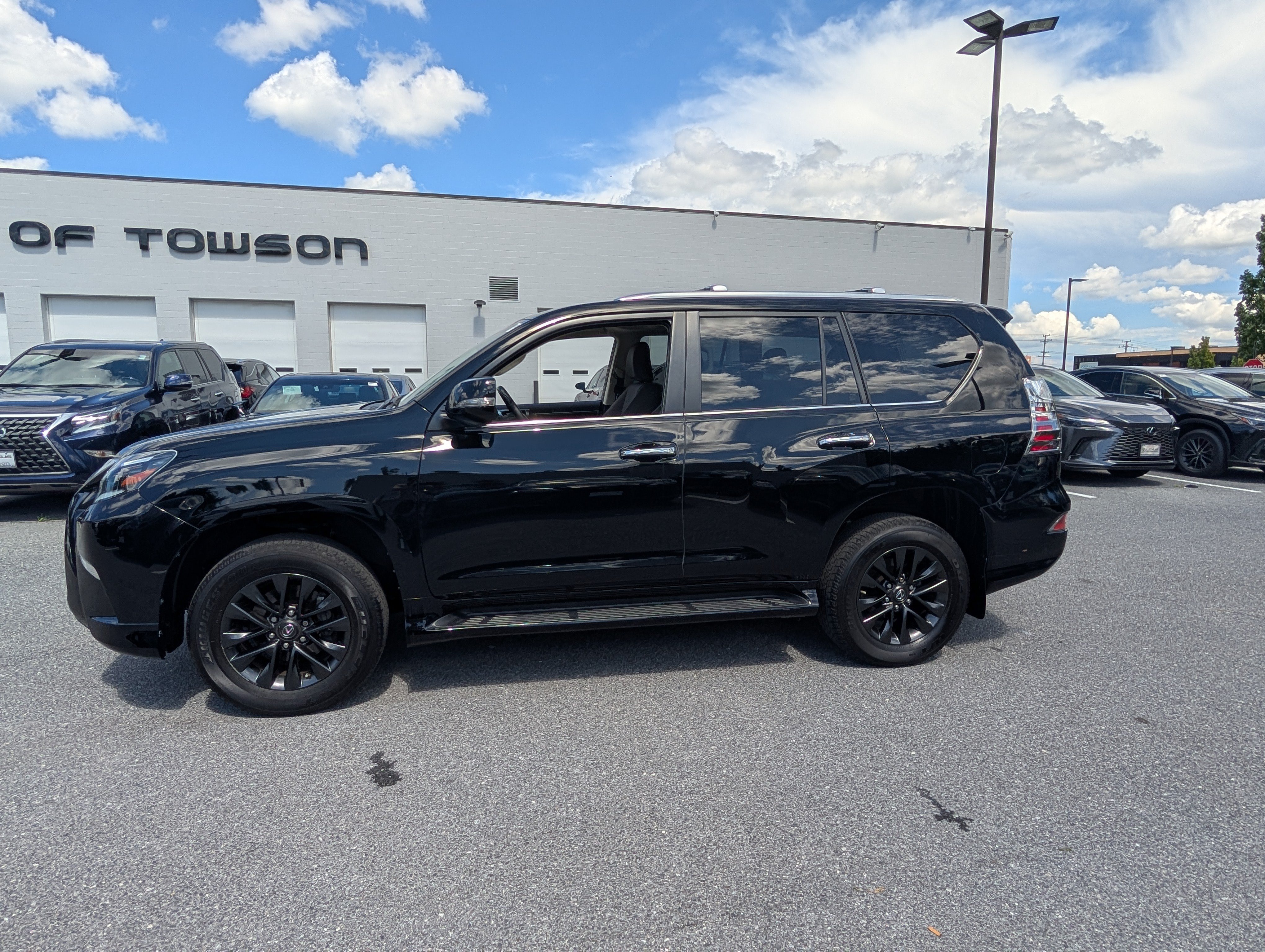 Used 2023 Lexus GX 460 Premium w/ Premium Package AWD/4WD image 6
