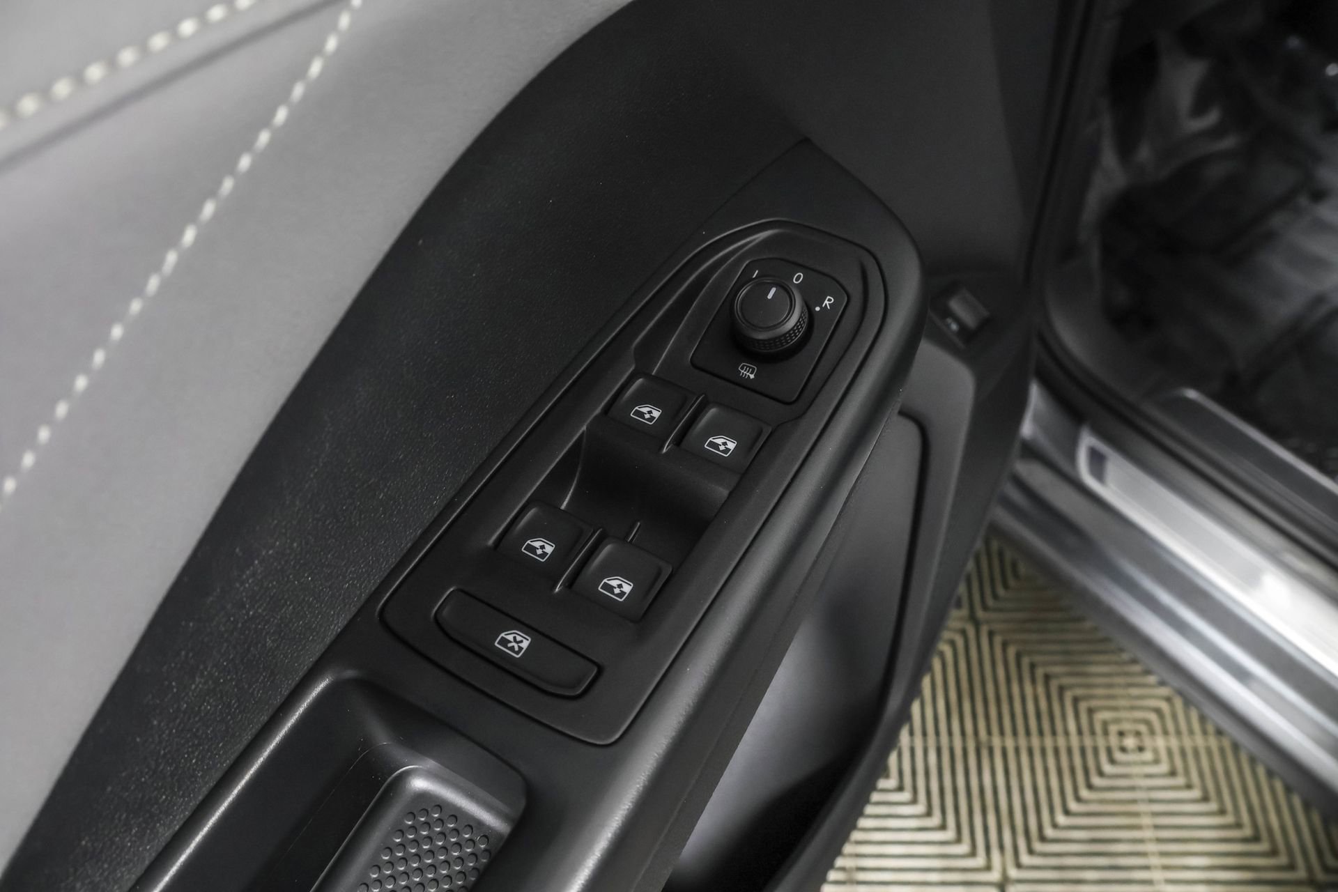 Used 2024 Volkswagen Taos SEL image 36