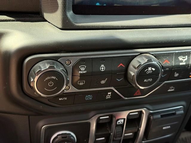 Used 2023 Jeep Wrangler Unlimited Sahara w/ Cold Weather Group image 20