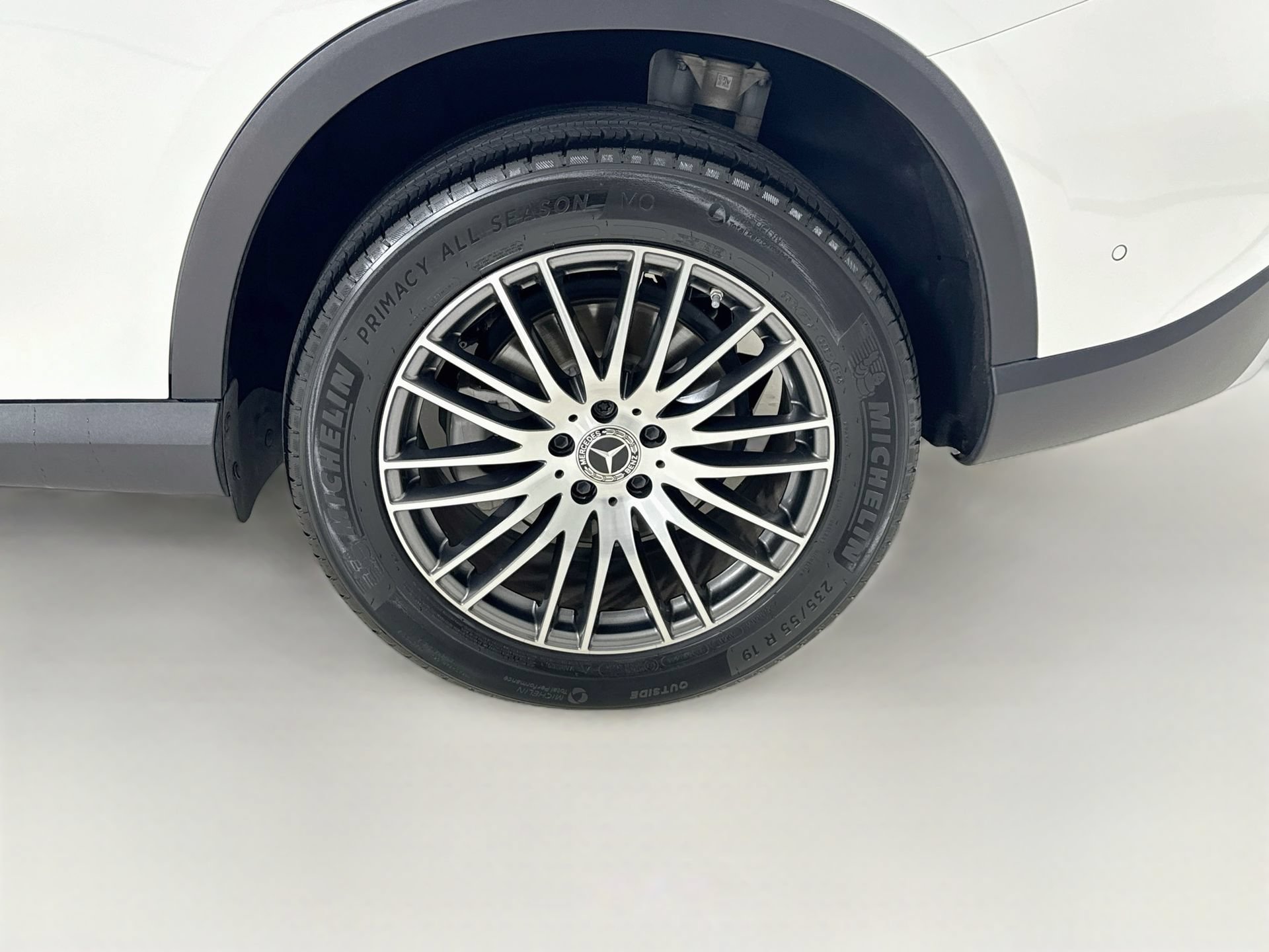 Used 2026 Mercedes-Benz GLC 300 4MATIC image 32