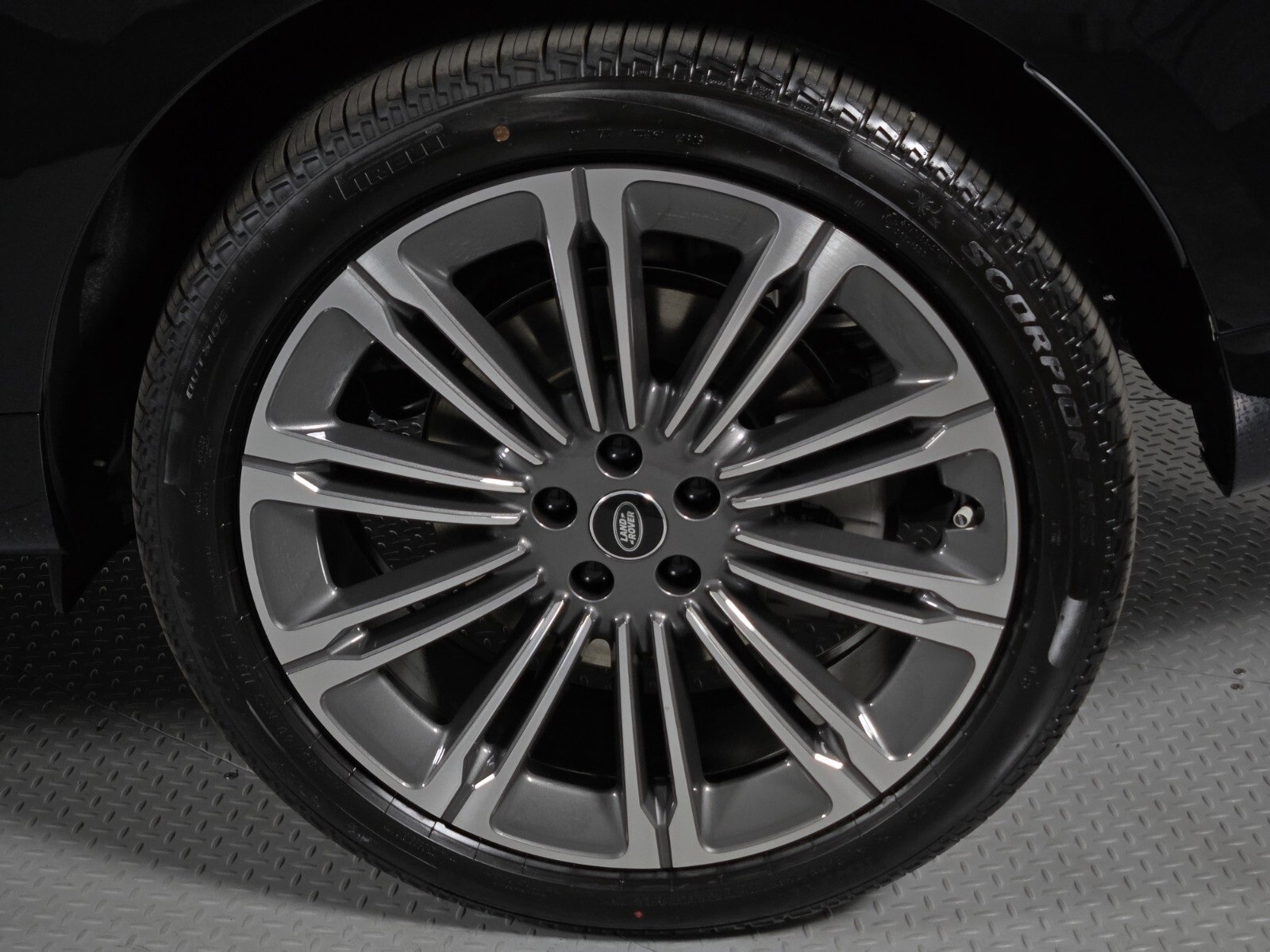 New 2025 Land Rover Range Rover Long Wheelbase SE image 10