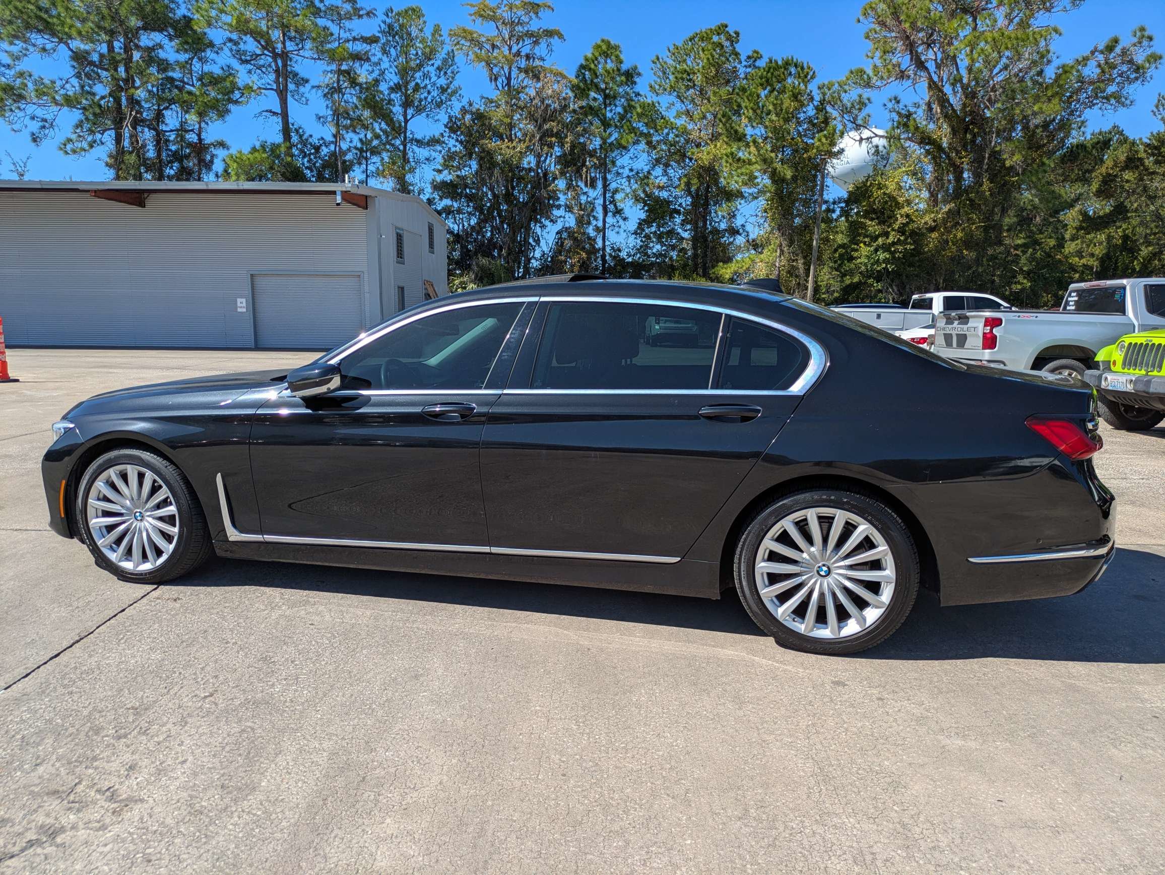Used 2020 BMW 740i w/ Premium Package RWD image 27