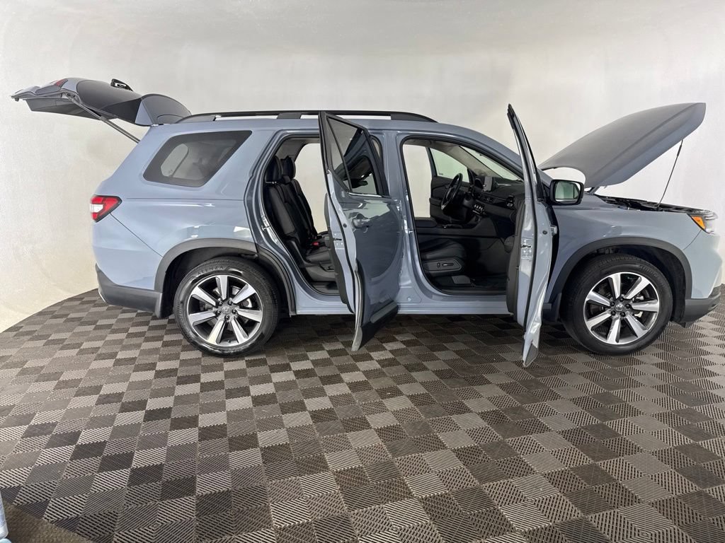 Certified 2023 Honda Pilot Touring image 14