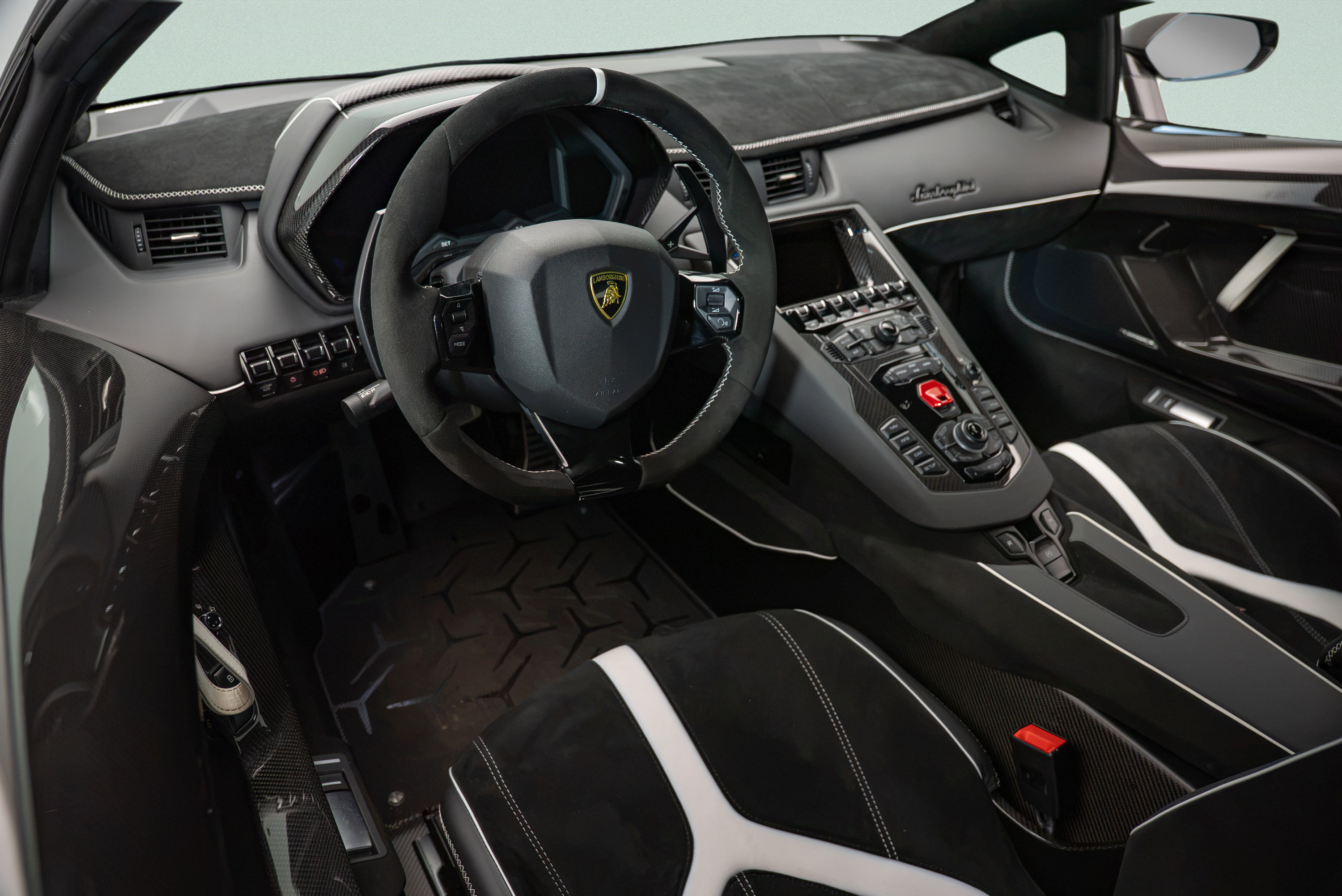 Used 2020 Lamborghini Aventador SVJ AWD/4WD image 7