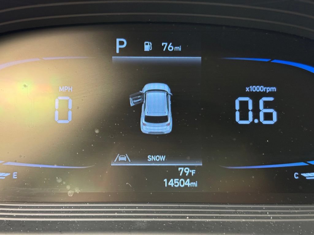 Used 2025 Hyundai Venue Limited FWD image 29