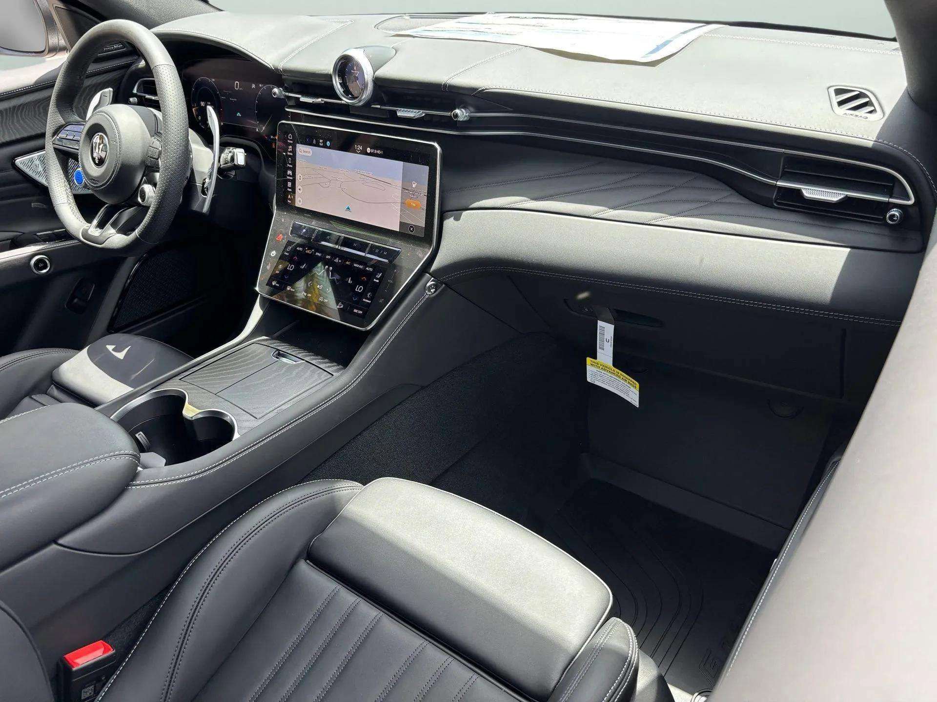 New 2025 Maserati Grecale GT image 2