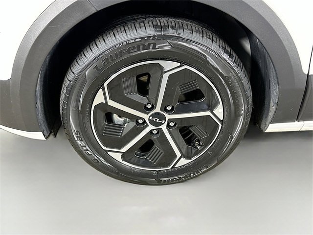 Used 2024 Kia Niro LX image 10