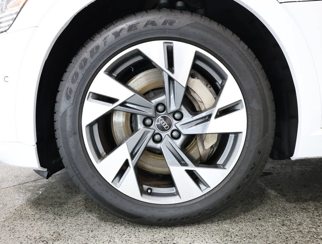 Used 2021 Audi e-tron Premium w/ Convenience Plus Package AWD/4WD image 5