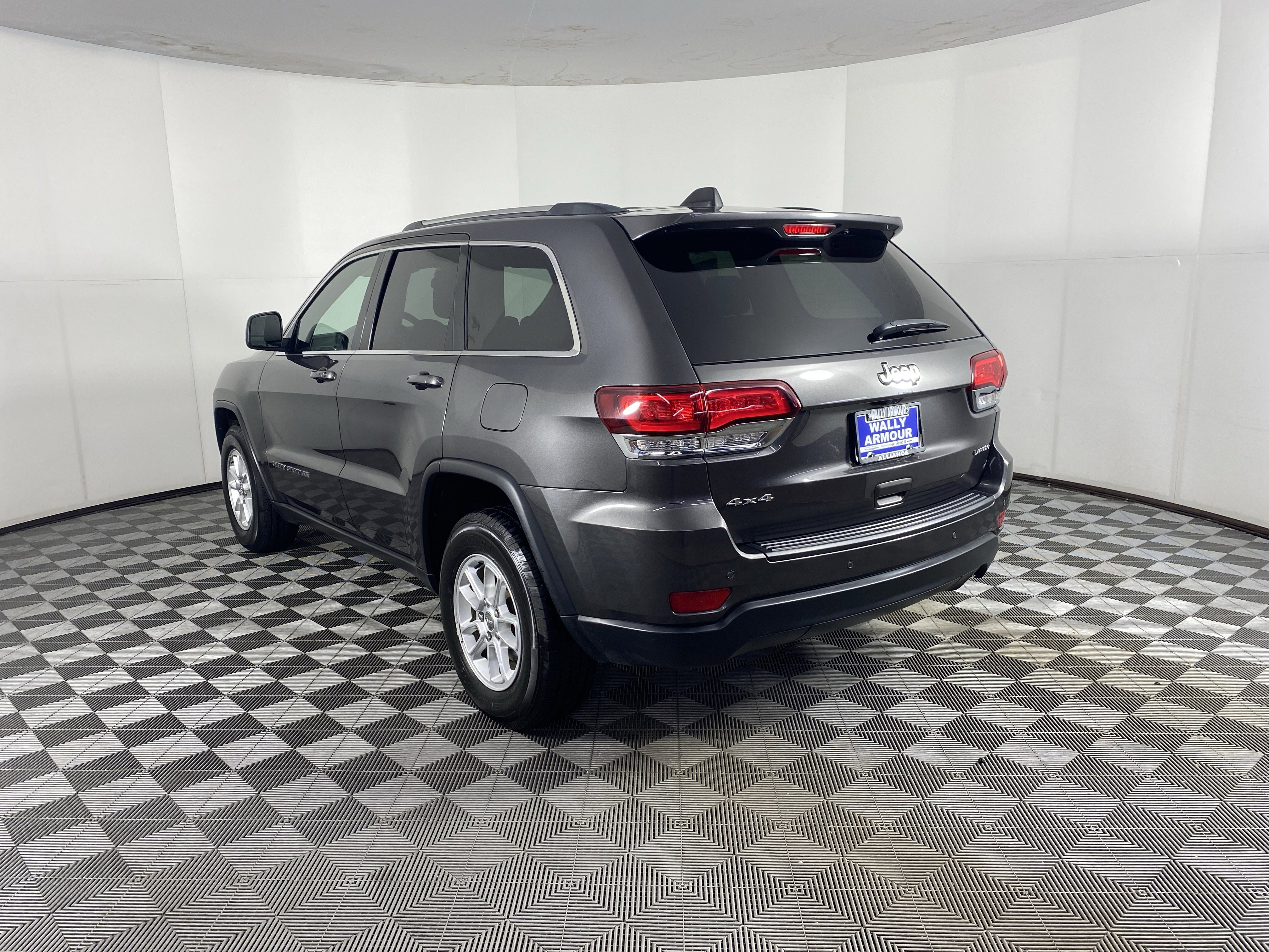 Used 2020 Jeep Grand Cherokee Laredo AWD/4WD image 8