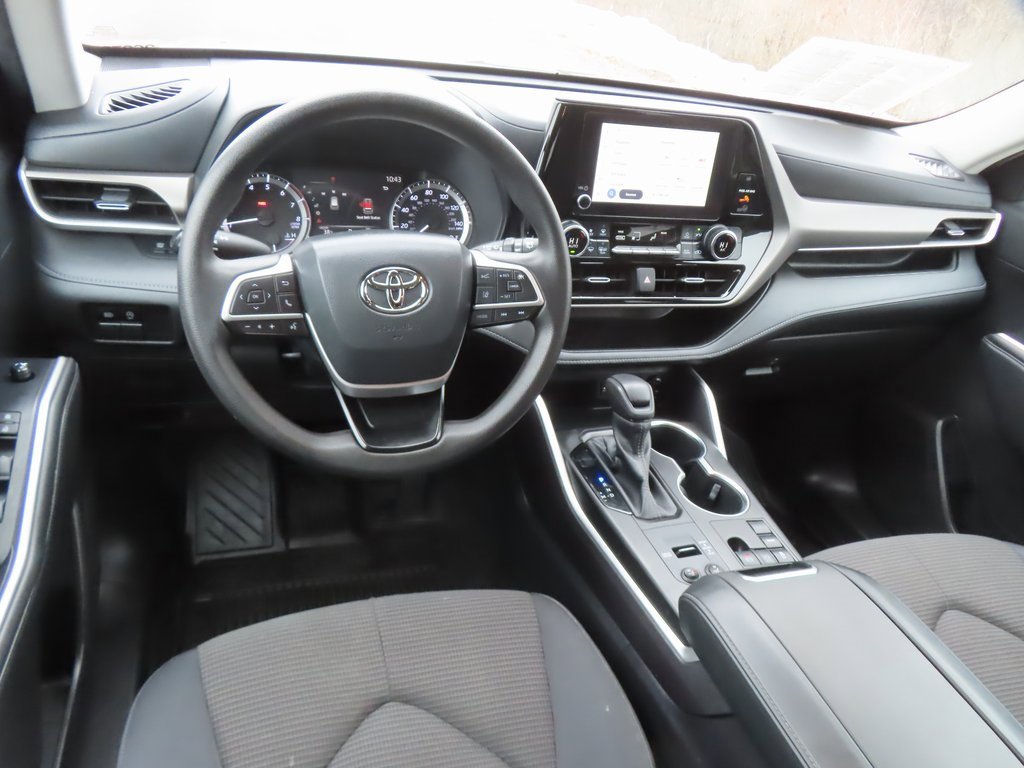Used 2023 Toyota Highlander L image 4