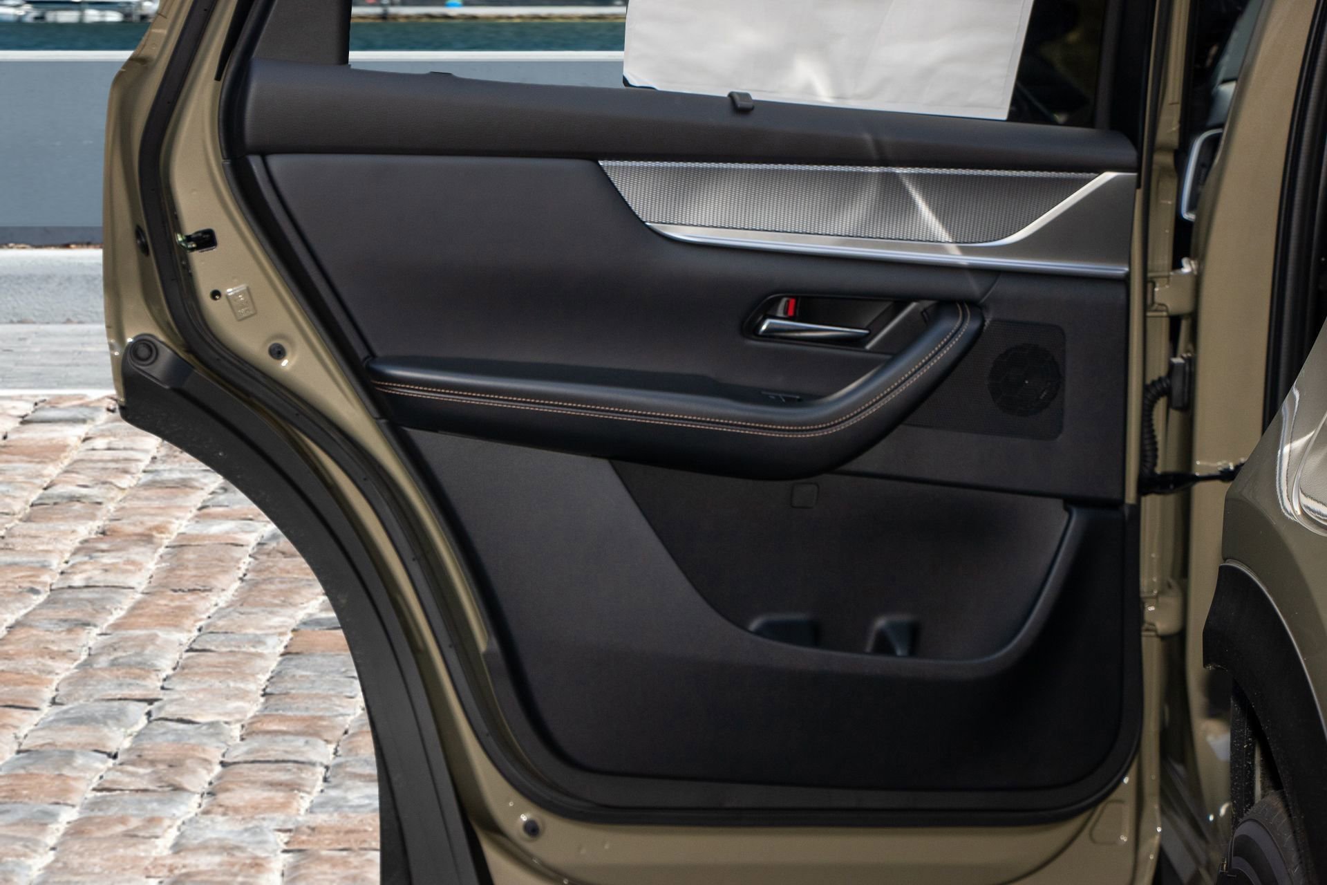 New 2025 MAZDA CX-70 Plug-In Hybrid w/ Premium Plus image 14