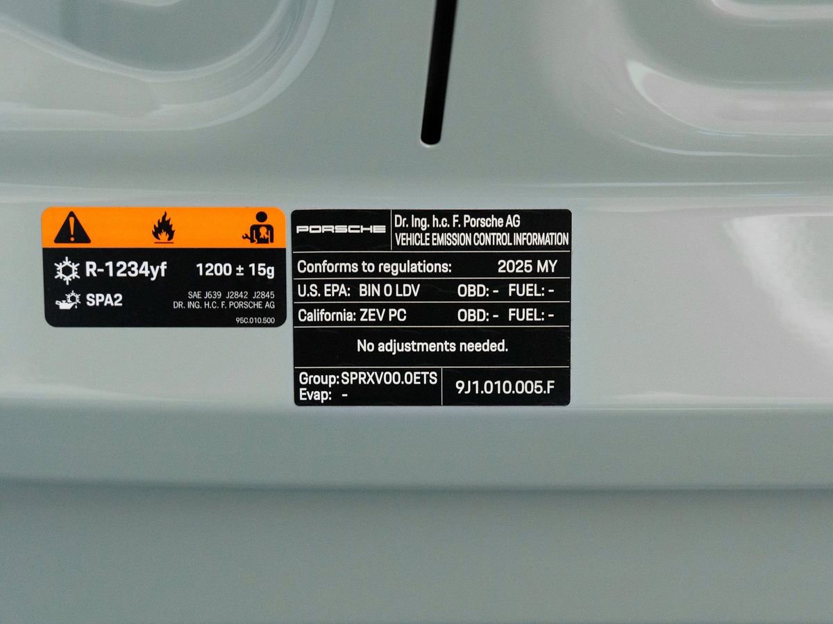 Used 2025 Porsche Taycan image 37