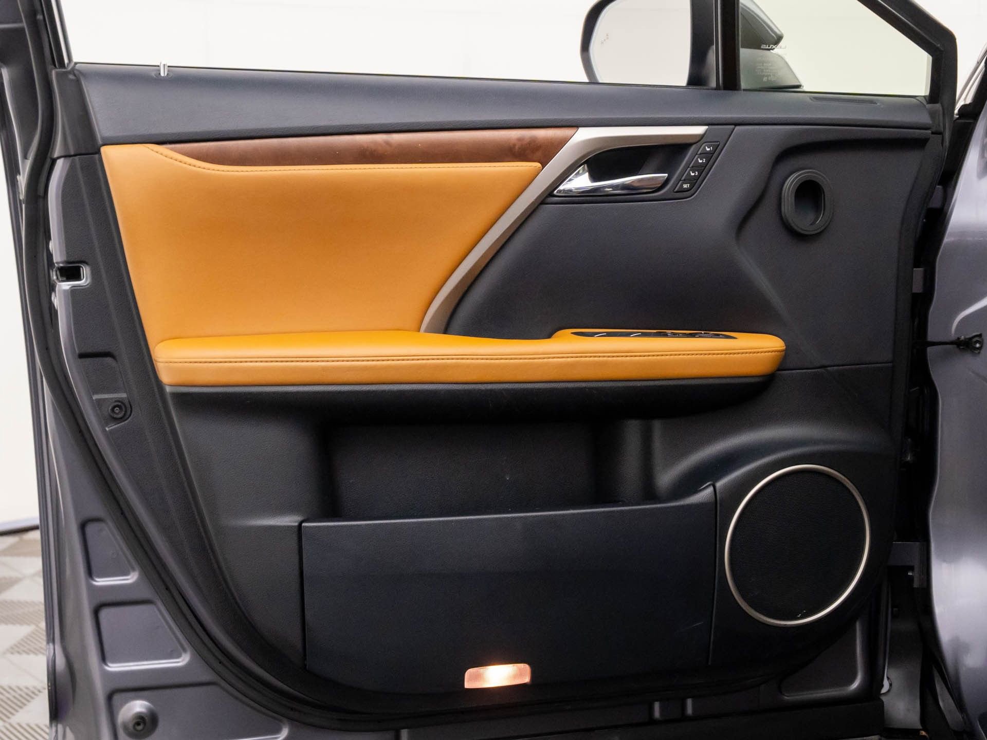 Used 2022 Lexus RX 350L Premium w/ Premium Package image 14