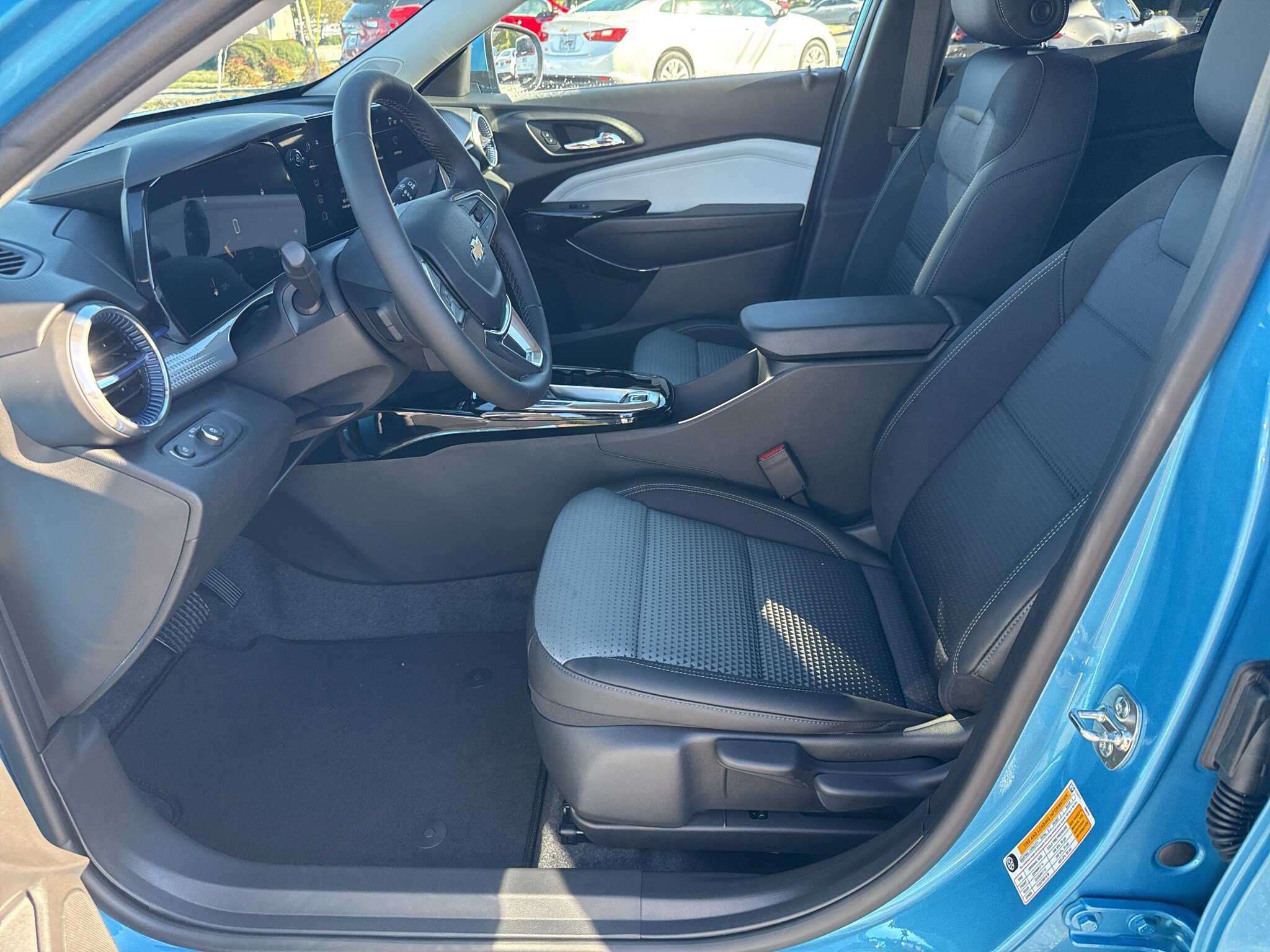 New 2026 Chevrolet Trax LT w/ Sunroof Package FWD image 8