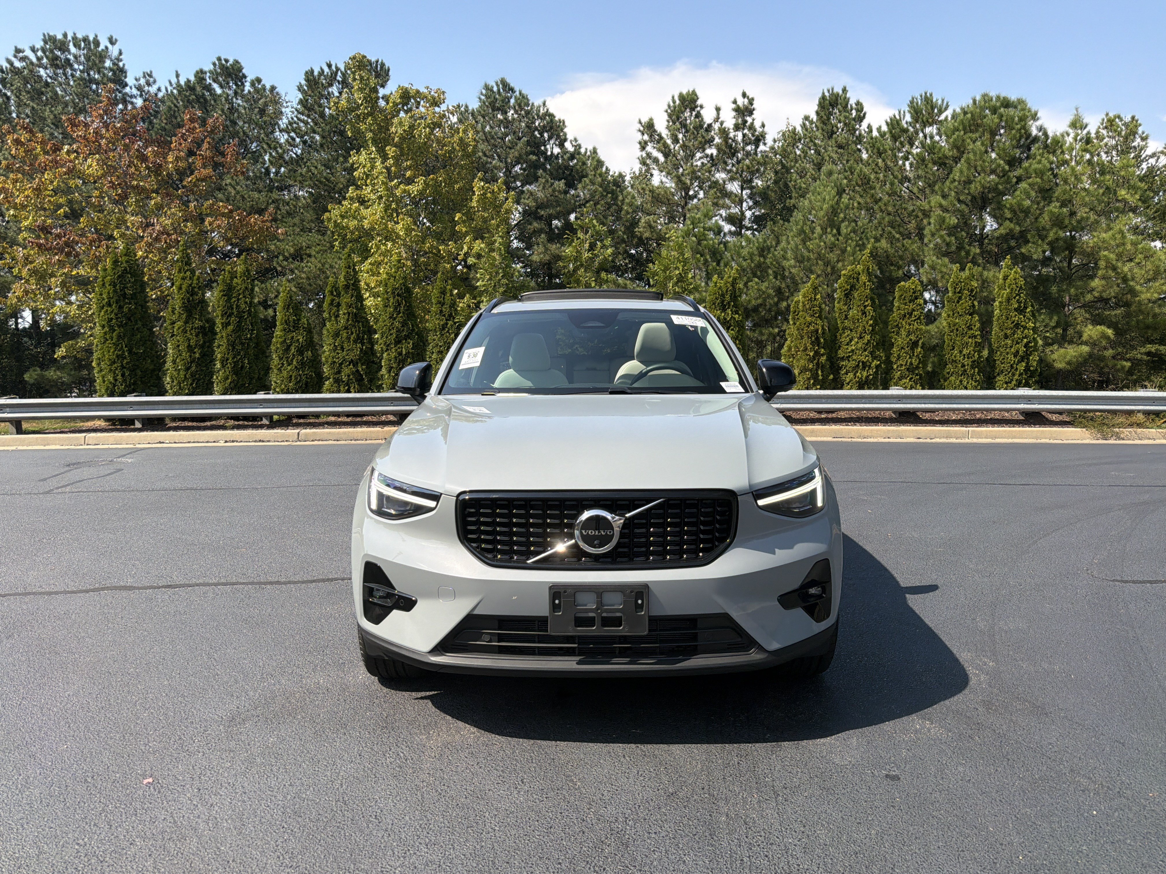 Used 2025 Volvo XC40 B5 Plus w/ Protection Package Premier AWD/4WD image 12
