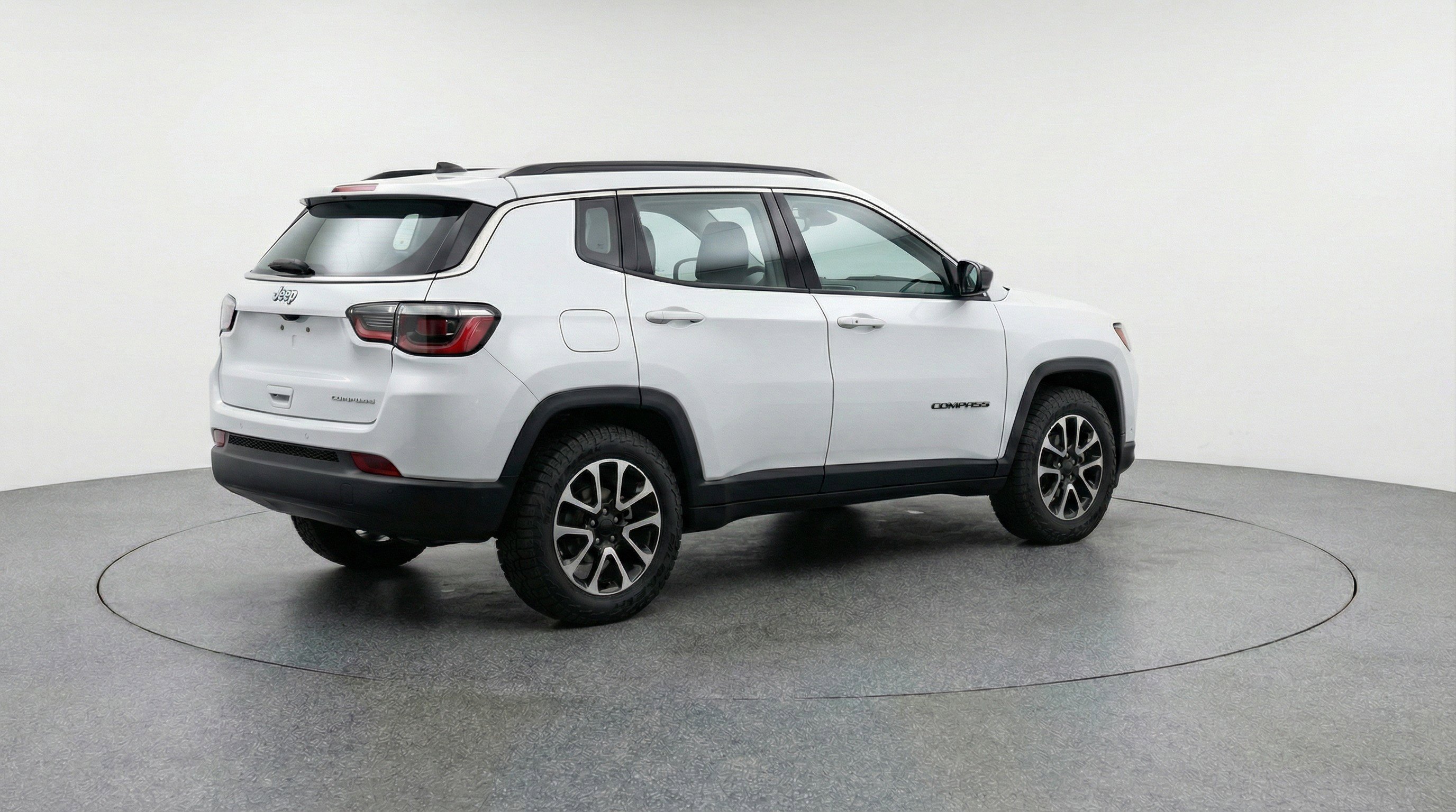 Used 2025 Jeep Compass Trailhawk image 9