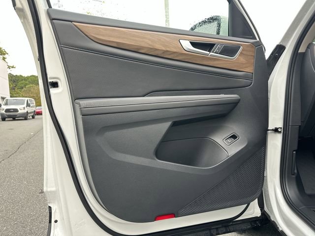 New 2025 Volkswagen Atlas SE image 13