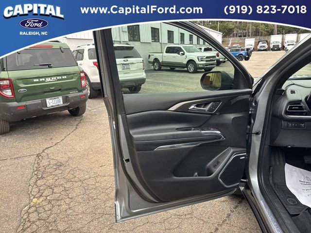 Used 2025 Chevrolet Traverse High Country image 19