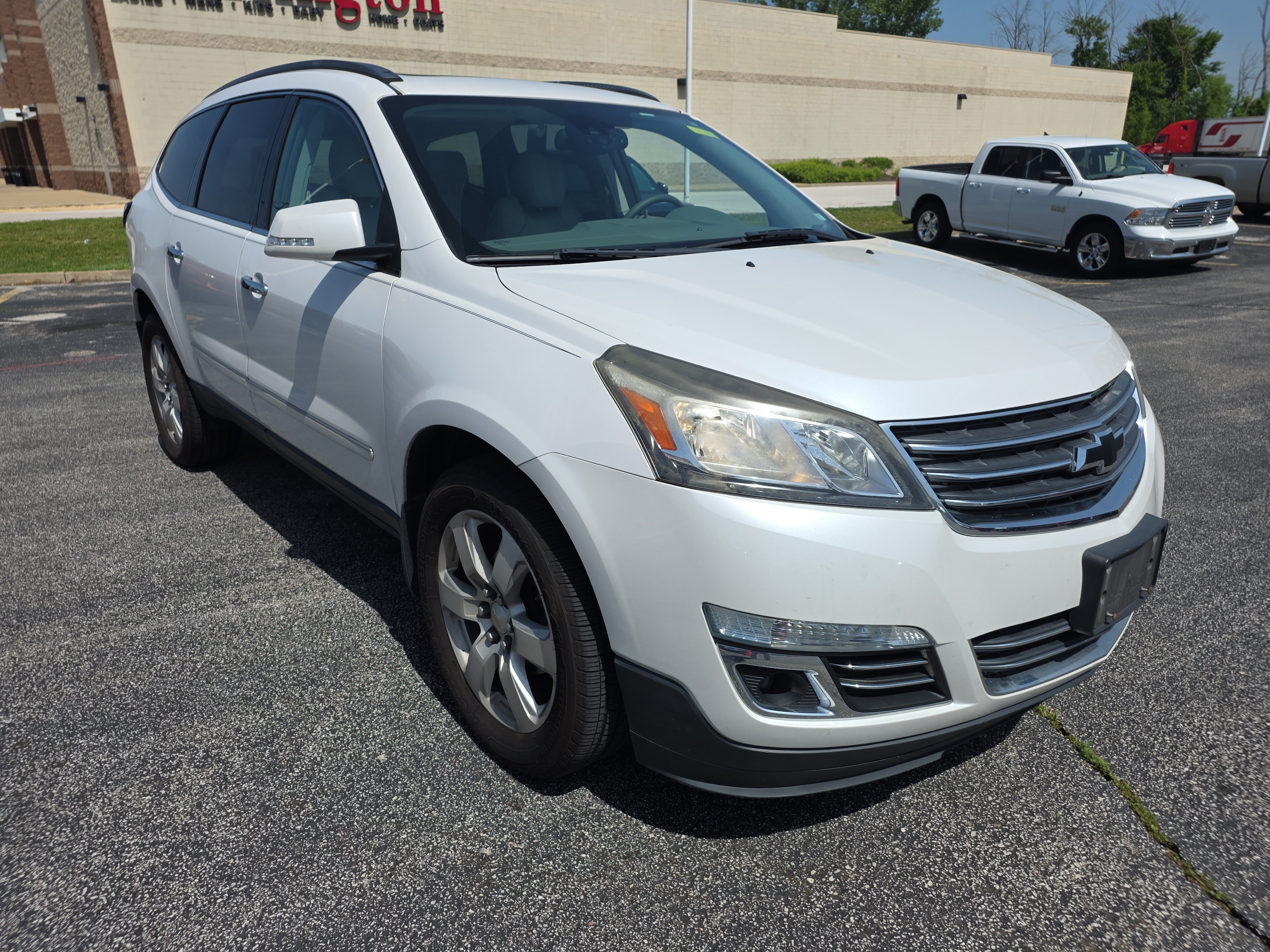 Used 2016 Chevrolet Traverse LTZ FWD image 2