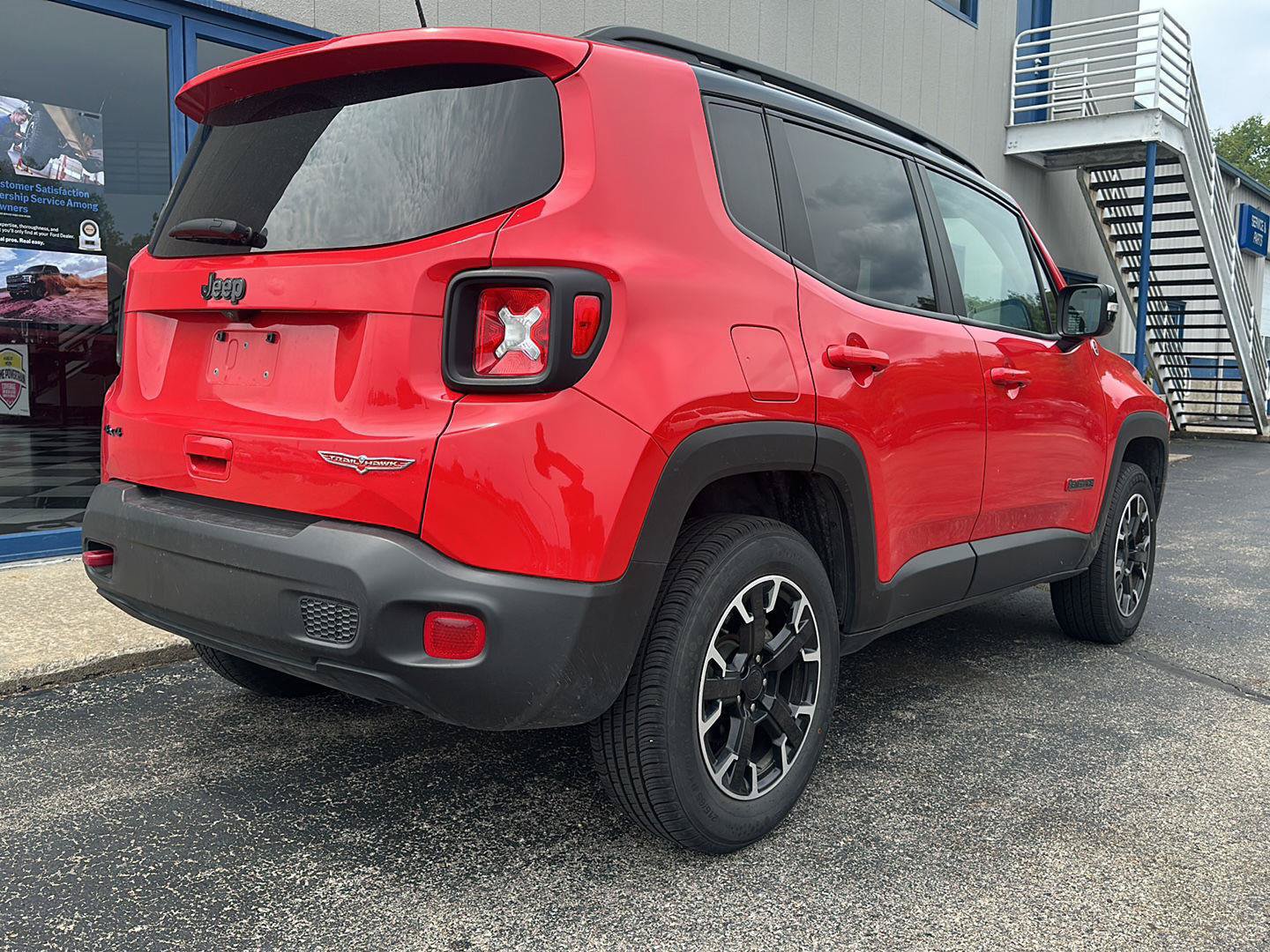 Used 2023 Jeep Renegade Trailhawk AWD/4WD image 5