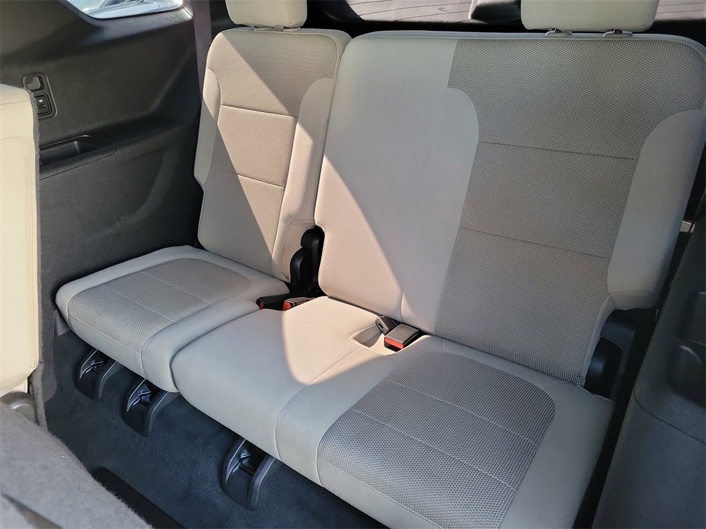 Used 2022 Chevrolet Traverse LS image 22