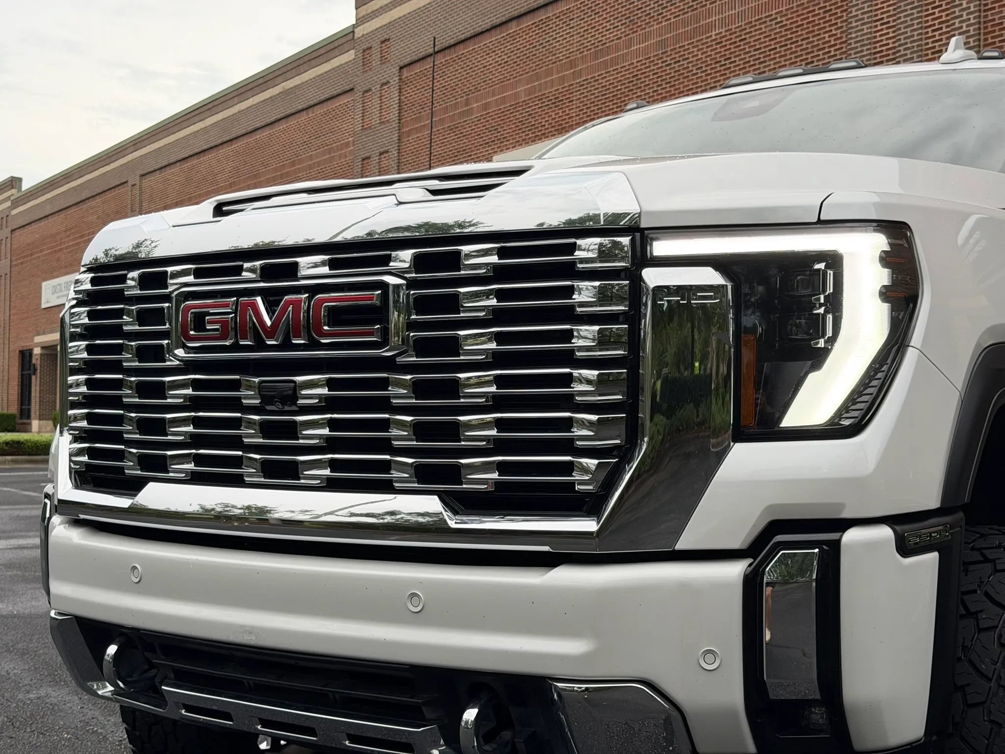 Used 2024 GMC Sierra 2500 Denali w/ Denali Reserve Package AWD/4WD image 12