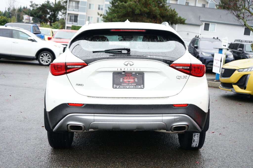 Used 2018 INFINITI QX30 Premium w/ Technology Package image 4
