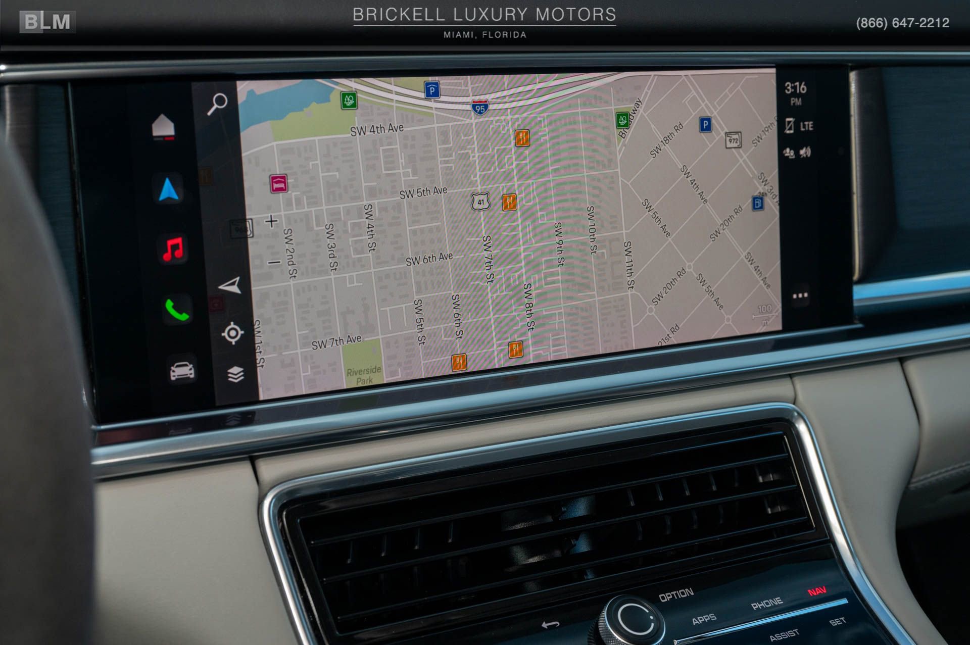 Used 2022 Porsche Panamera GTS image 33