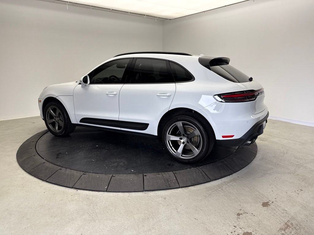Certified 2024 Porsche Macan AWD/4WD image 3