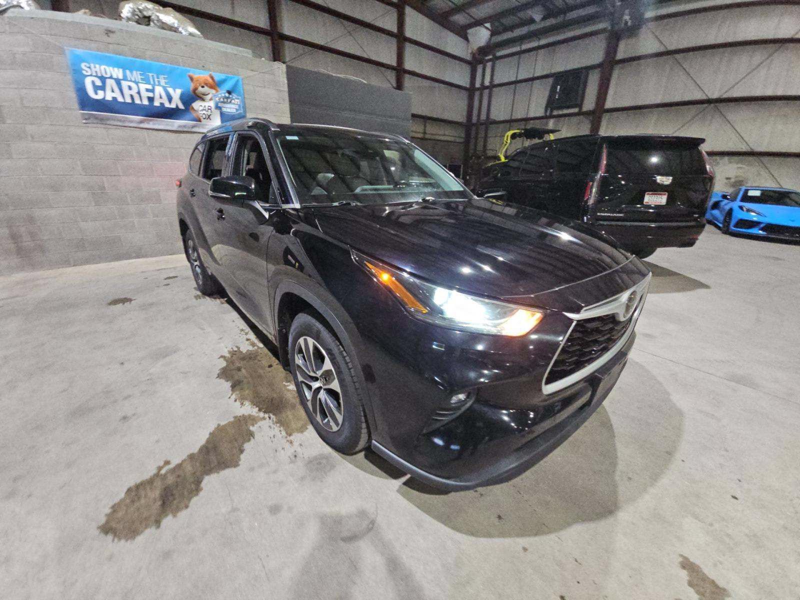 Used 2021 Toyota Highlander XLE AWD/4WD image 4