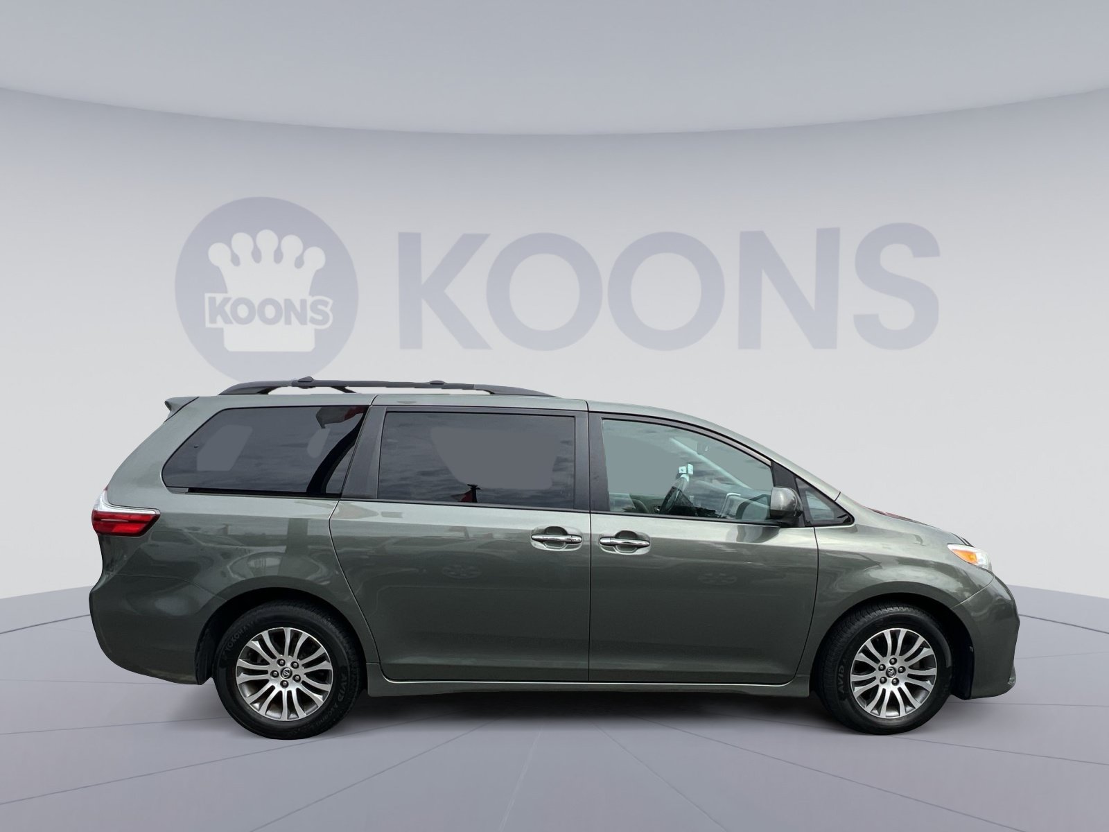 Used 2018 Toyota Sienna XLE FWD image 5