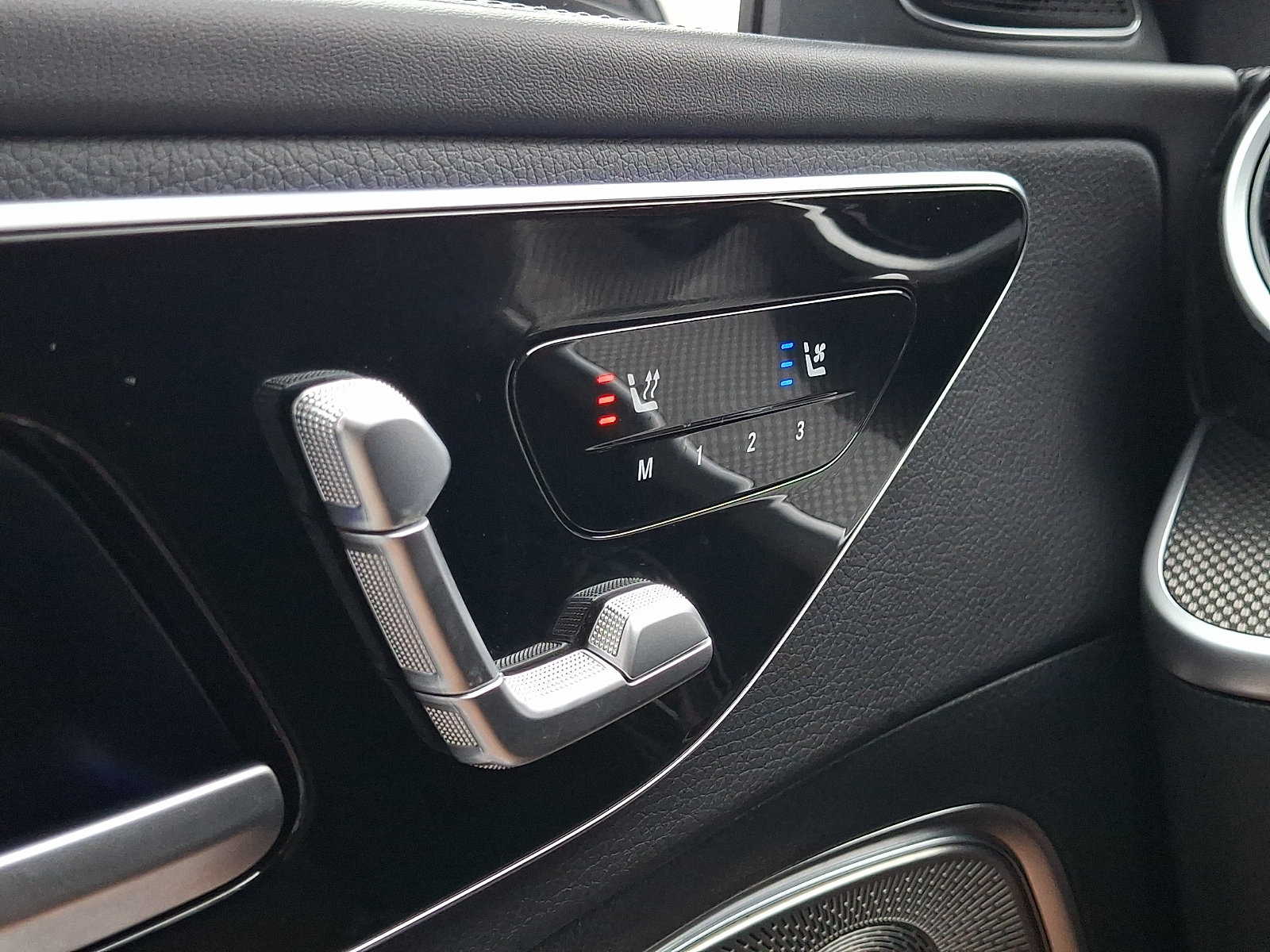 Used 2024 Mercedes-Benz C 300 4MATIC Sedan image 30