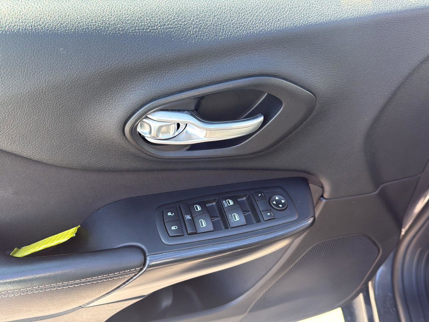 Used 2016 Jeep Cherokee Latitude w/ Cold Weather Group image 10