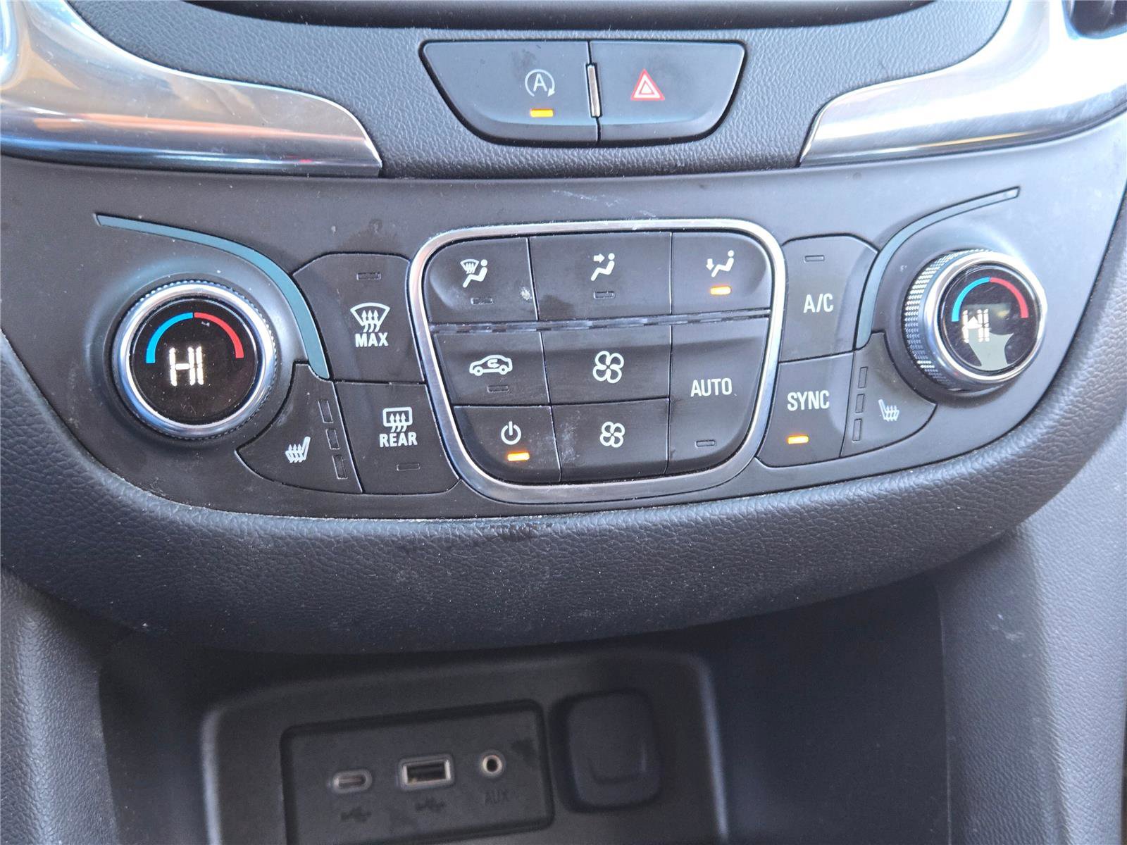 Used 2022 Chevrolet Equinox LT image 25