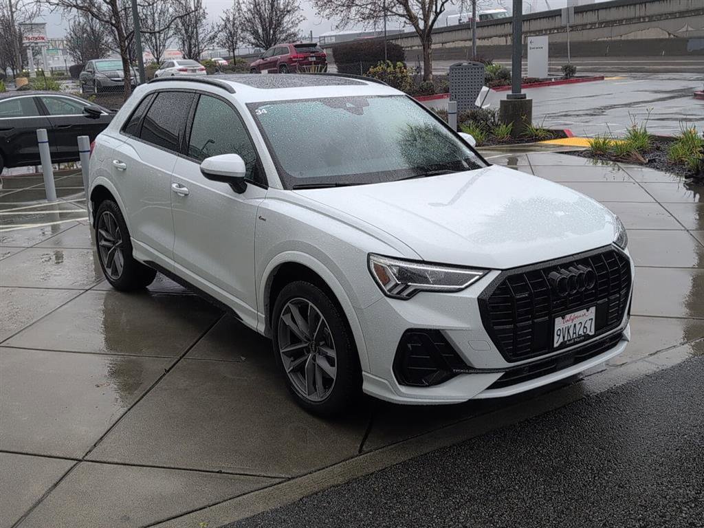 Used 2025 Audi Q3 2.0T Premium w/ Convenience Package image 4