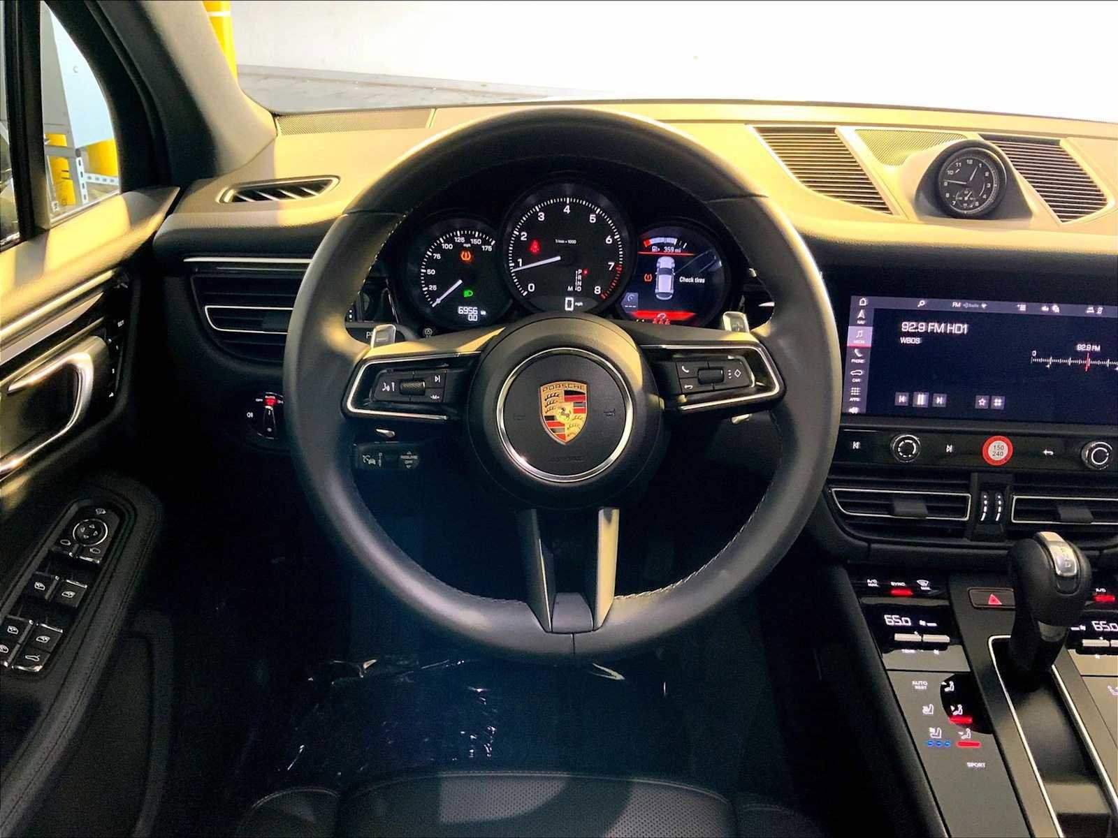 Used 2025 Porsche Macan image 15