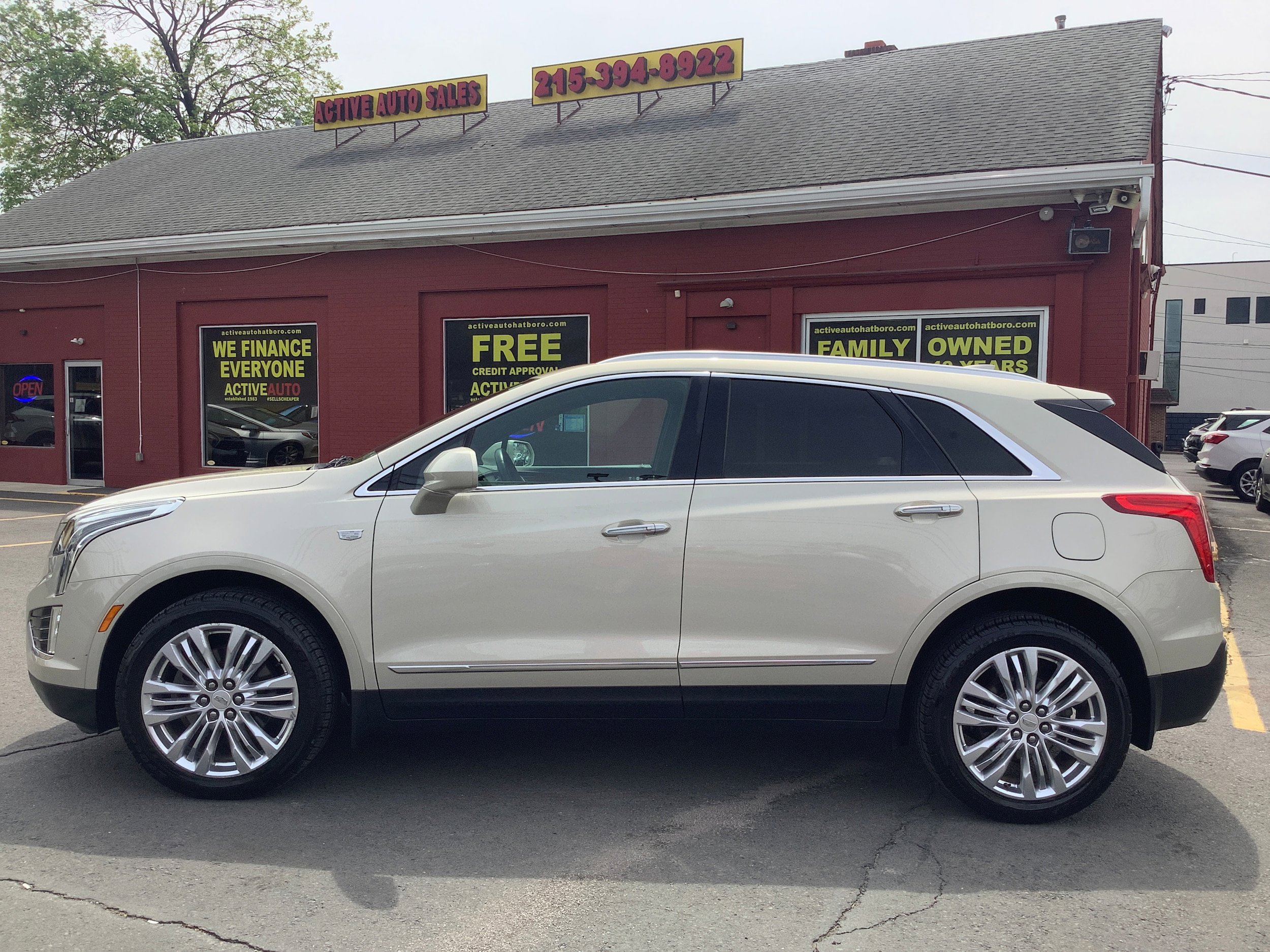 Used 2017 Cadillac XT5 Premium Luxury AWD/4WD image 4