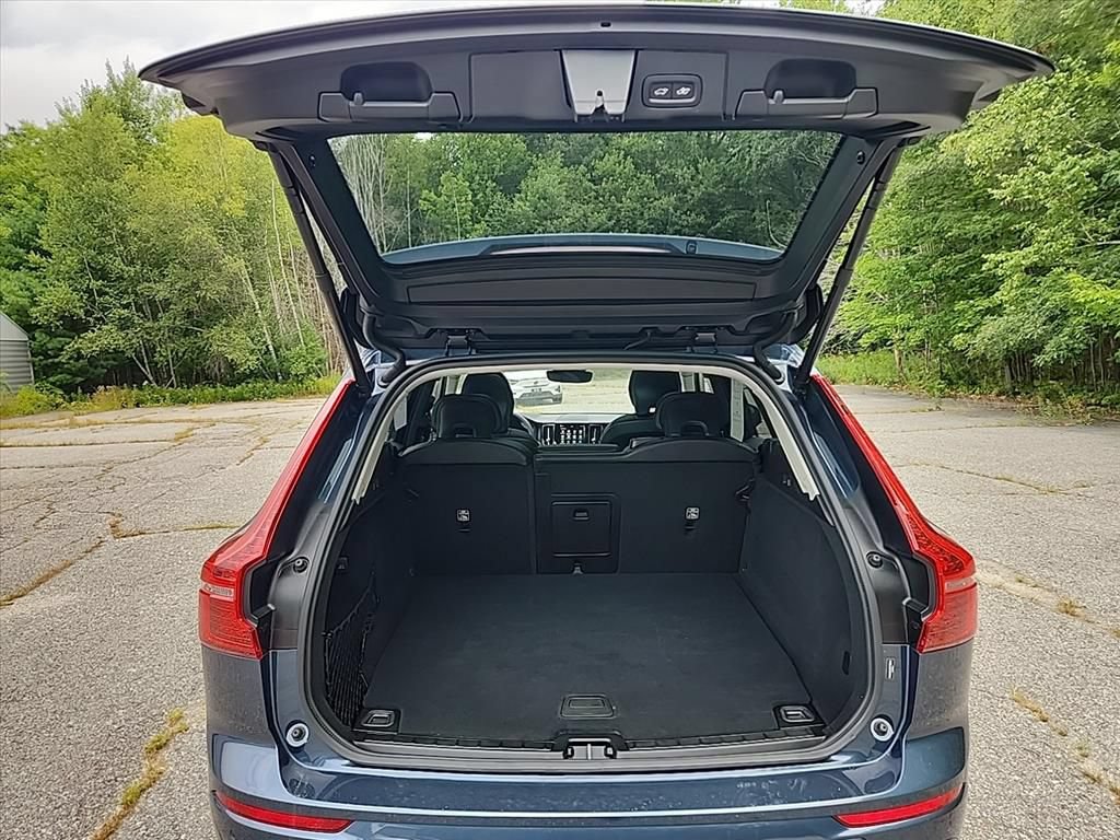 Certified 2025 Volvo XC60 T8 Core AWD/4WD image 35