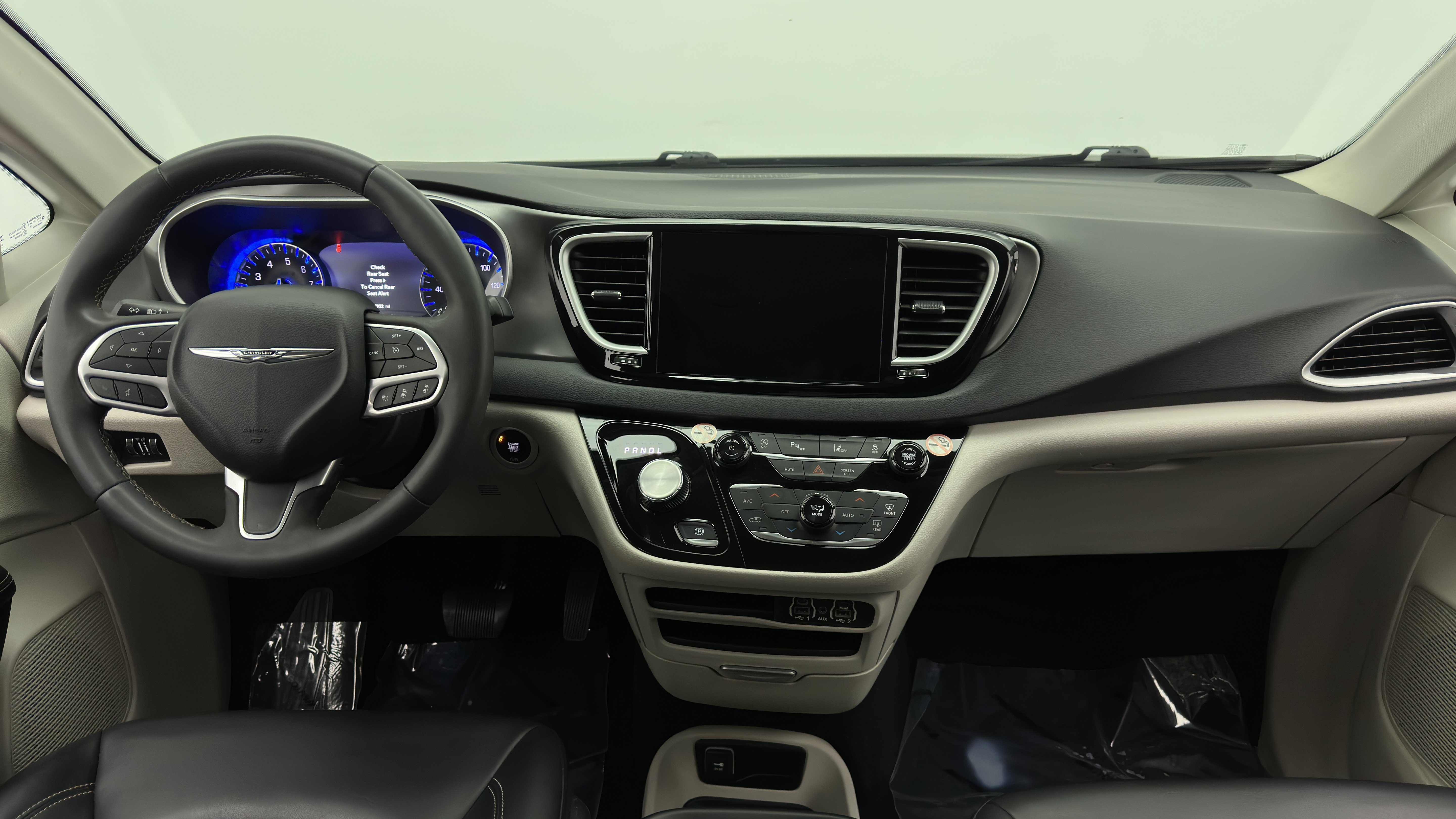 Used 2023 Chrysler Pacifica Touring-L FWD image 29