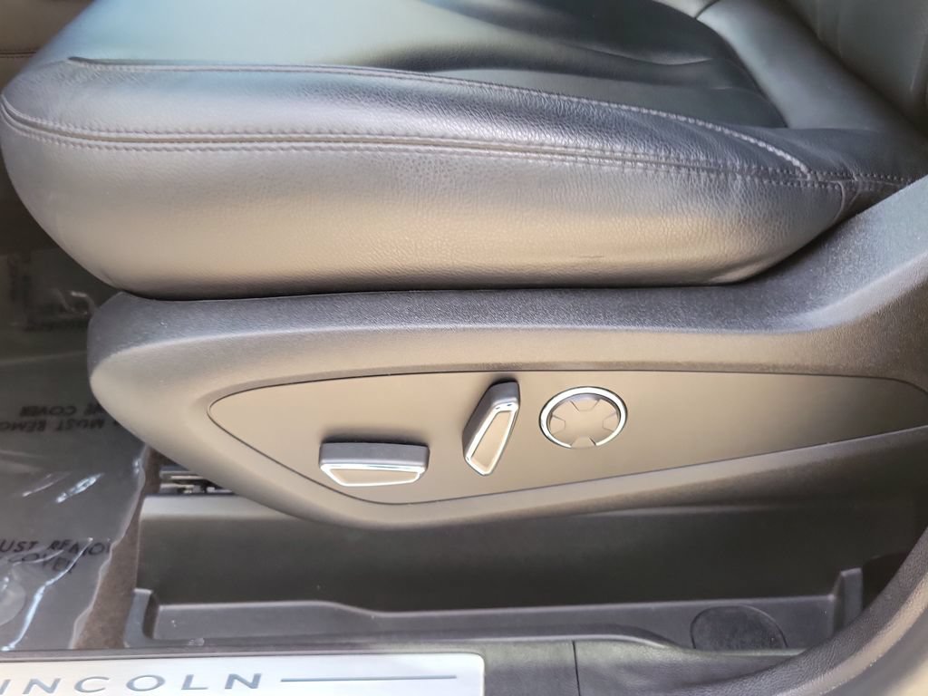 Used 2019 Lincoln MKC Premiere FWD image 19