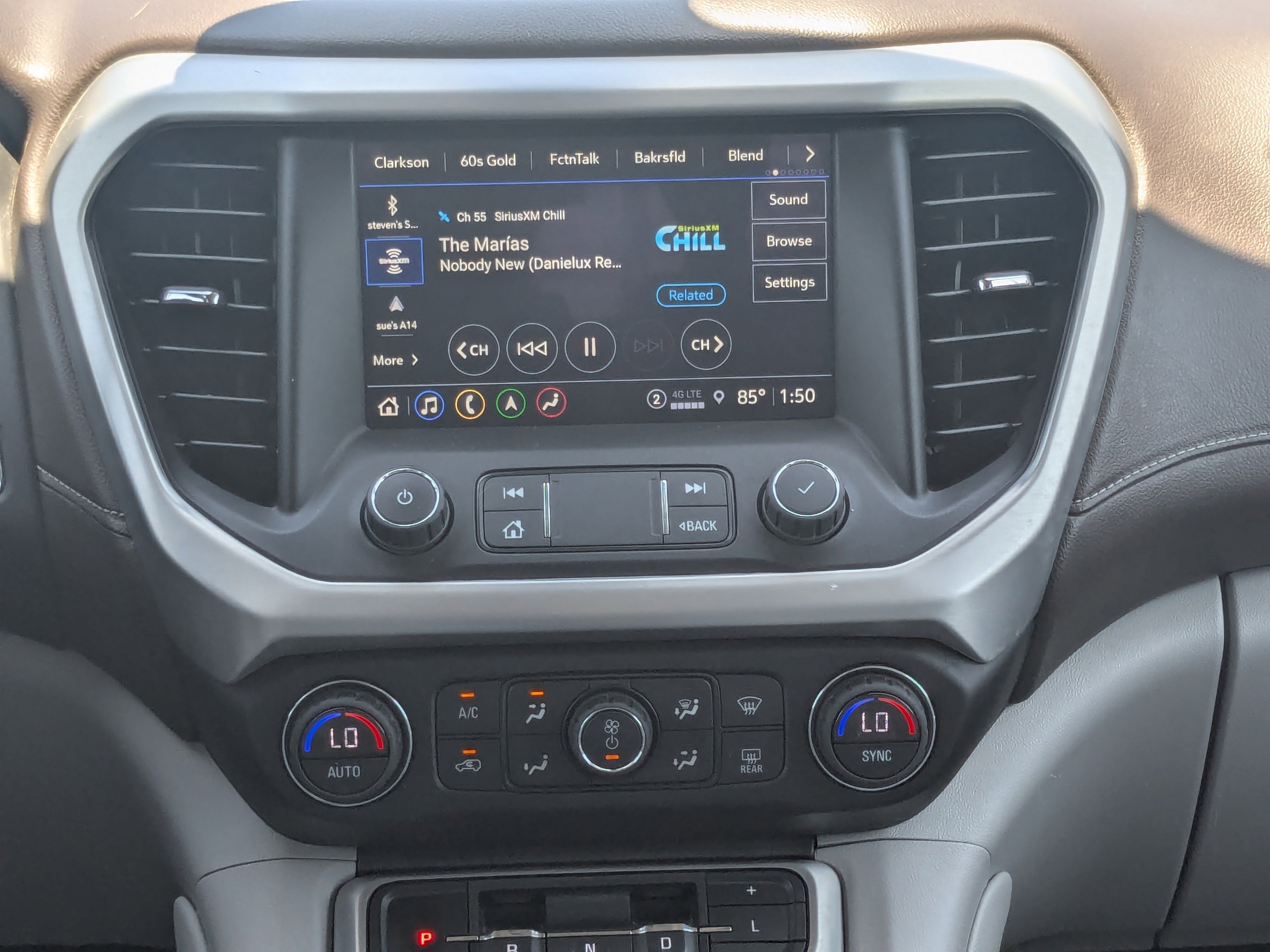 Used 2021 GMC Acadia SLT w/ Premium Package image 24