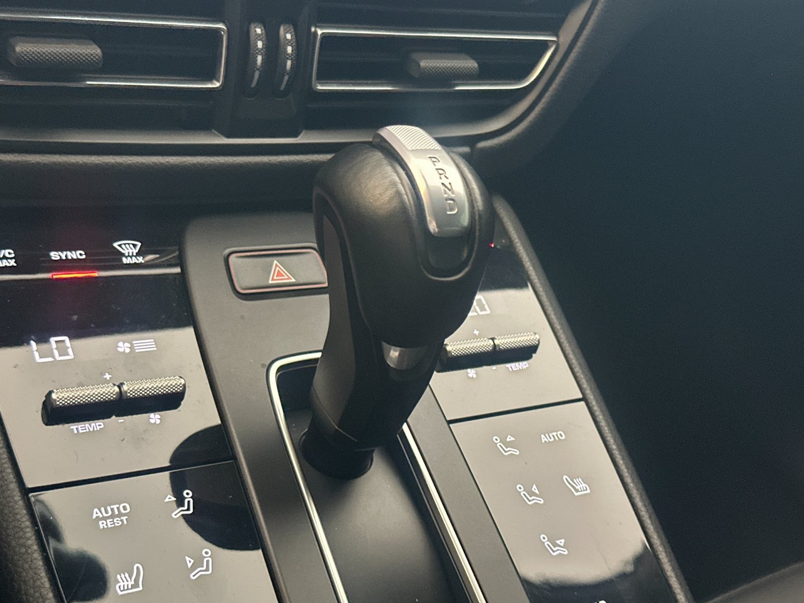 Certified 2023 Porsche Macan AWD/4WD image 21