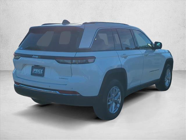 Used 2023 Jeep Grand Cherokee Laredo RWD image 5