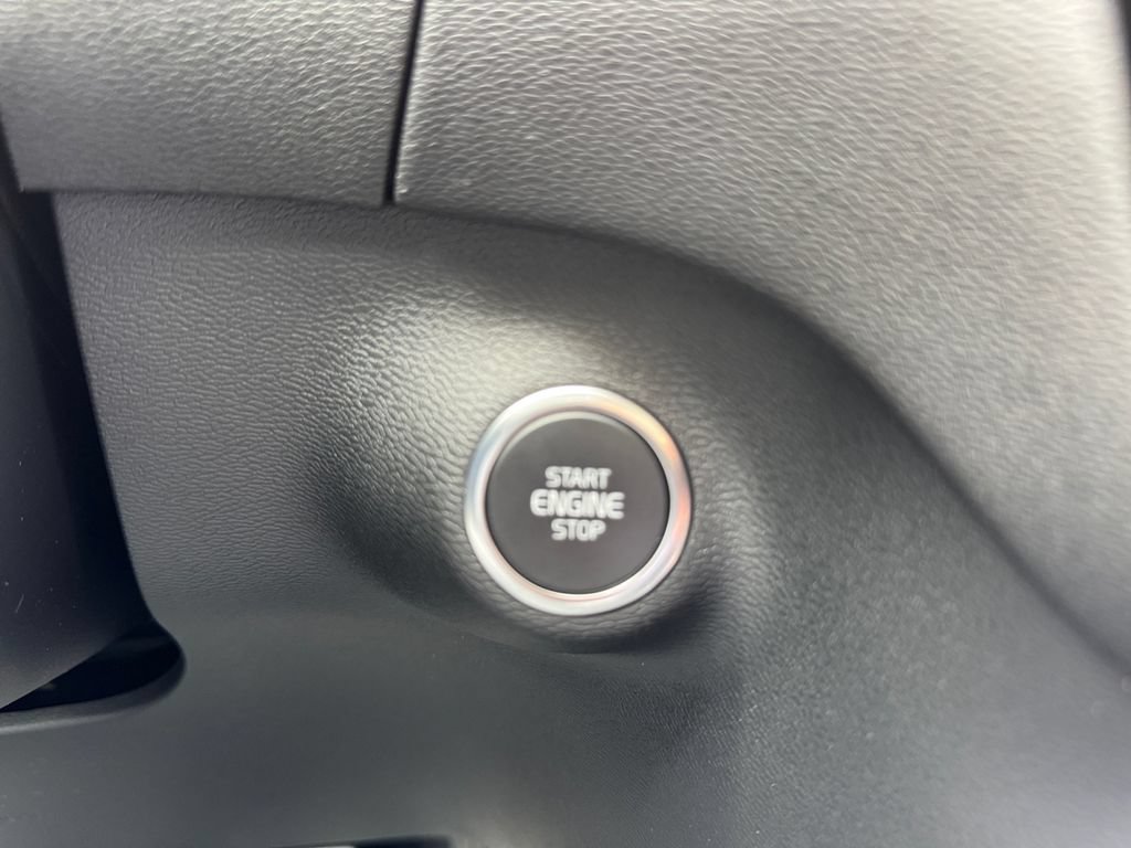 Certified 2026 Volvo XC40 B5 Plus AWD/4WD image 18