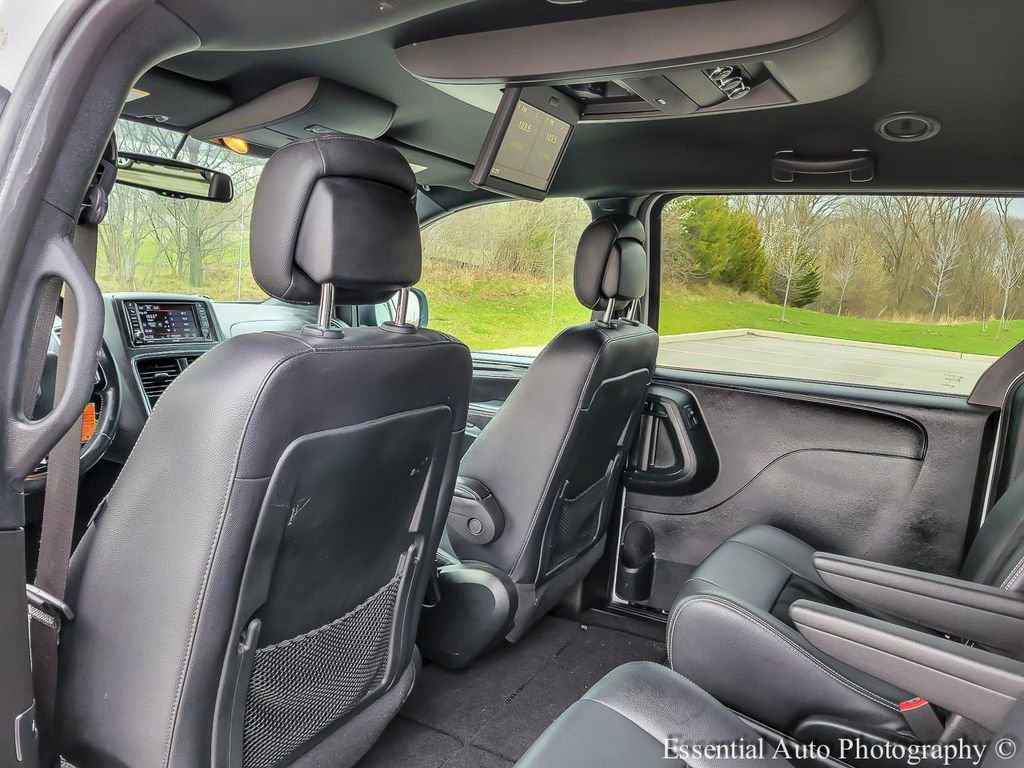 Used 2018 Dodge Grand Caravan SXT w/ Blacktop Package image 12