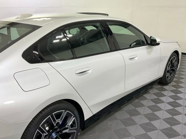 Used 2024 BMW i5 eDrive40i w/ M Sport Package RWD image 9
