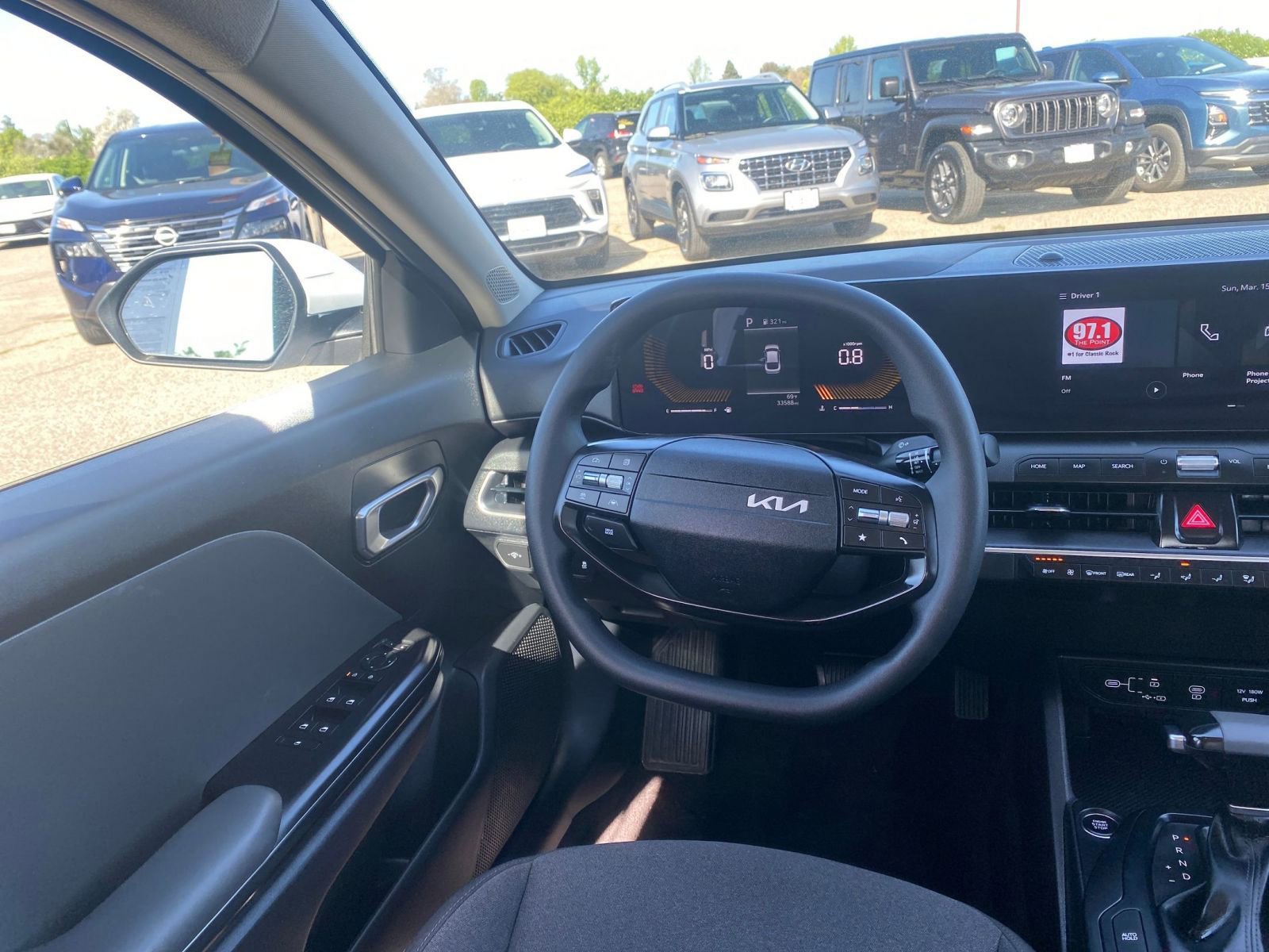 Used 2025 Kia K4 LXS image 35